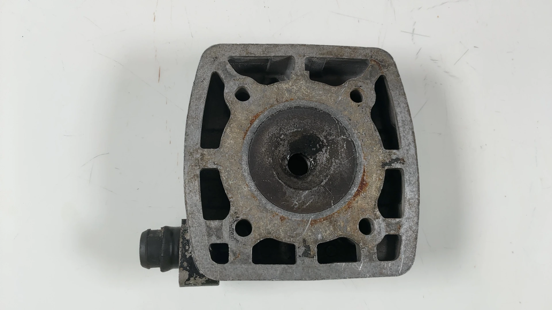 Yamaha DT125LC 10V 125cc Cylinder Head 1982-1985 OEM 10V-11111-00-00 - Image 7