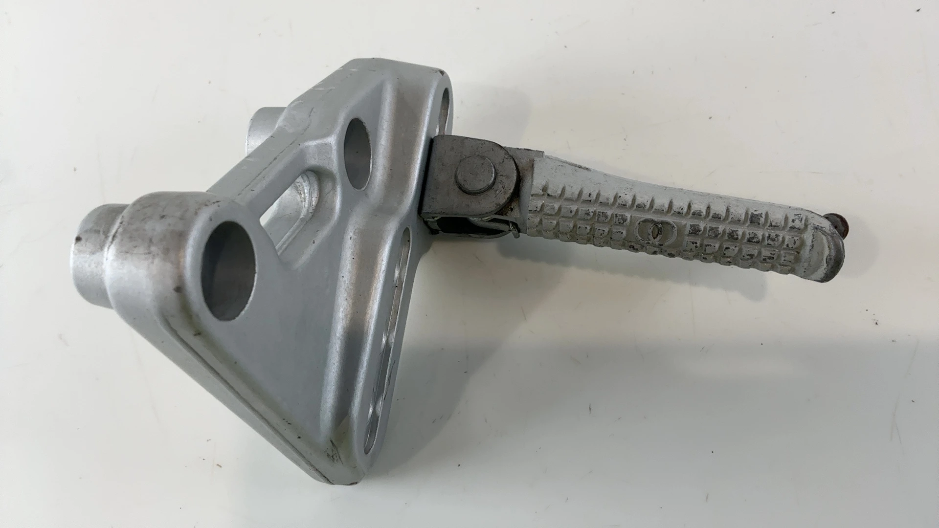 Gilera DNA 125 180 CC Front Rider Right Footrest Peg Hanger 2001-03 OEM CM012502 - Image 5