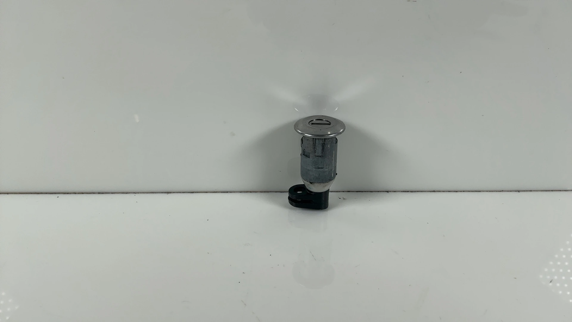 Honda CBR600RR PC37 600cc Rear Passenger Seat Lock Cylinder 2003-4 77234-MBL-611 - Image 1