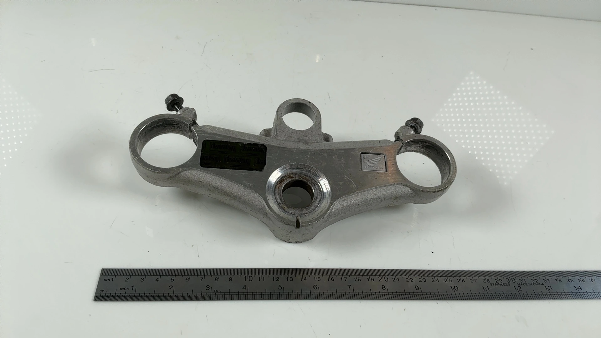 Honda CBR900RR SC33 900cc Upper Fork Triple Tree Clamp 1996-97 OEM 53300-MAS-E00 - Image 5