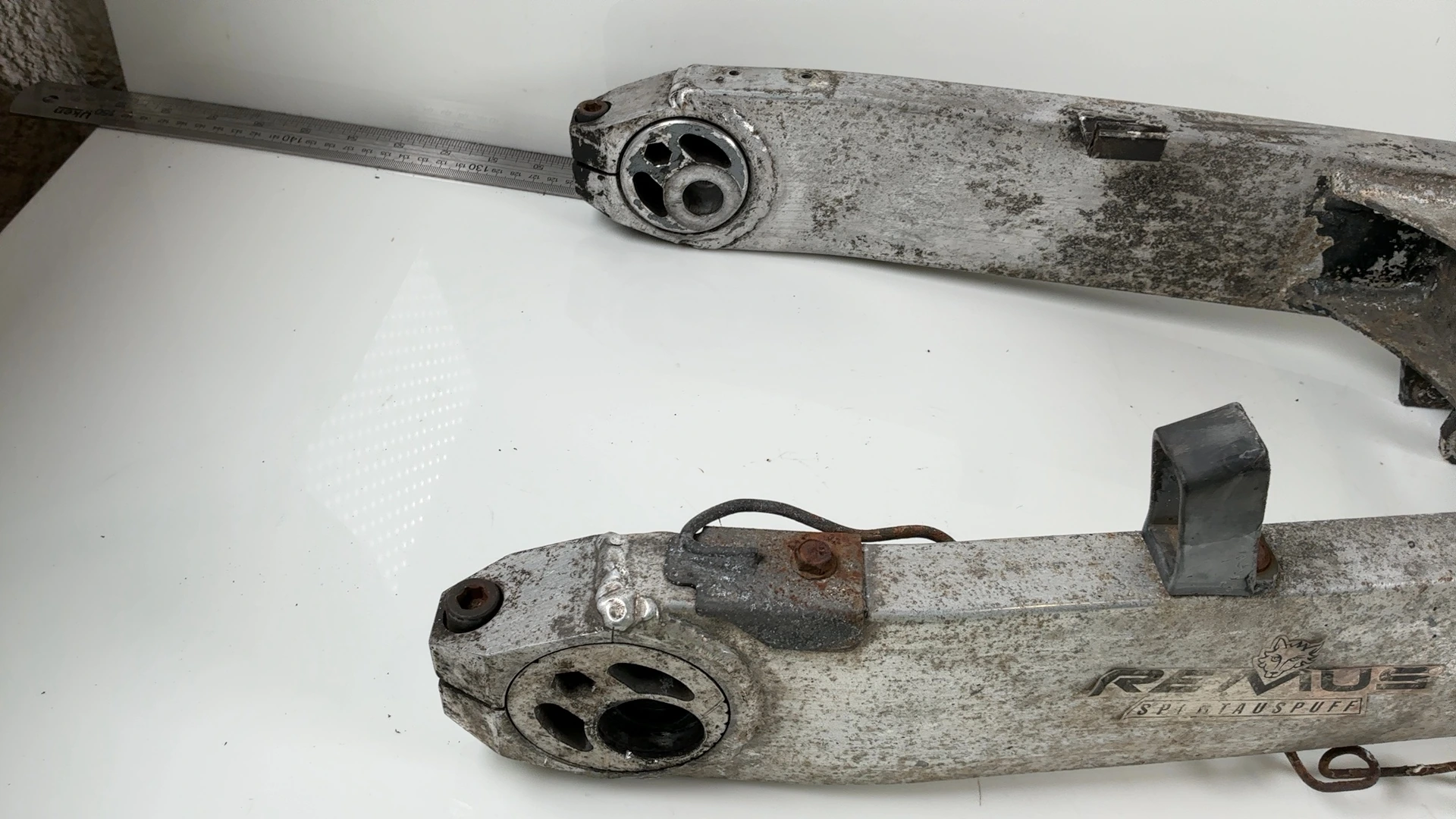 Kawasaki Ninja ZZR1100 ZX1100C 1100 Rear Swing Arm 1990-1992 OEM 33001-1351-HN - Image 5