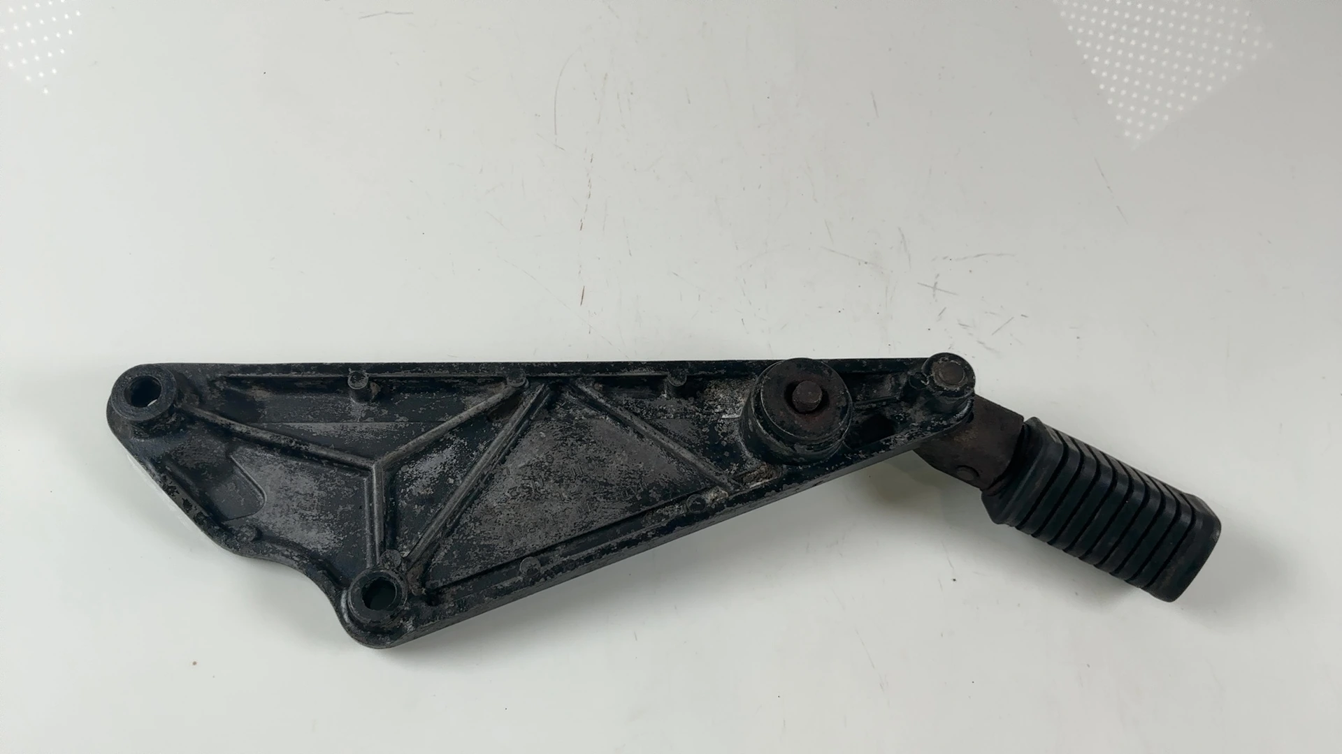 Kawasaki GT750 KZ750P 750cc Left Rear Footrest Hanger Bracket 1982-96 35011-1132 - Image 7