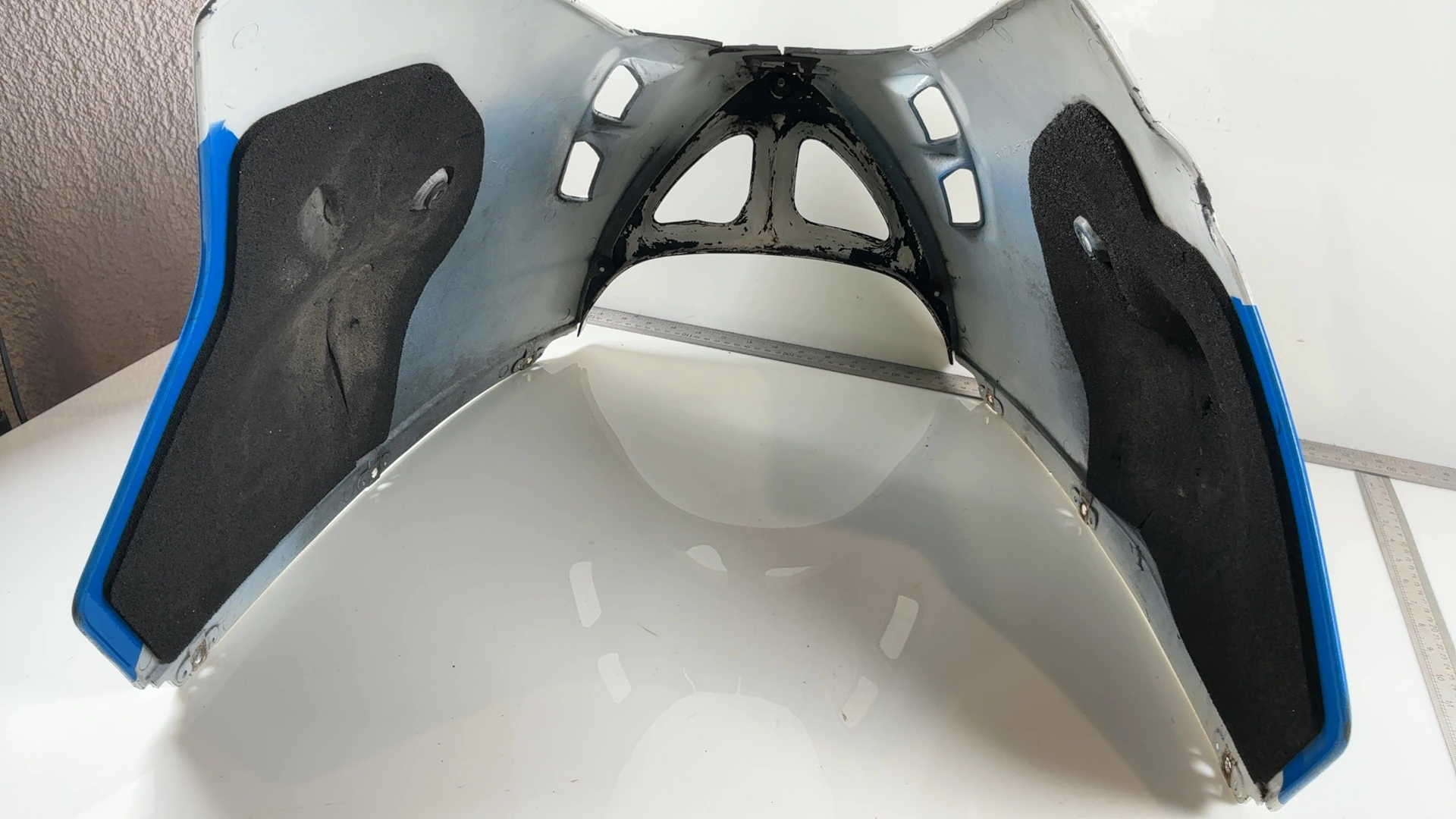 Suzuki GSXR750 GSXR 750 750cc Lower Belly Fairing 1988-1990 OEM 94471-17C0 - Image 4