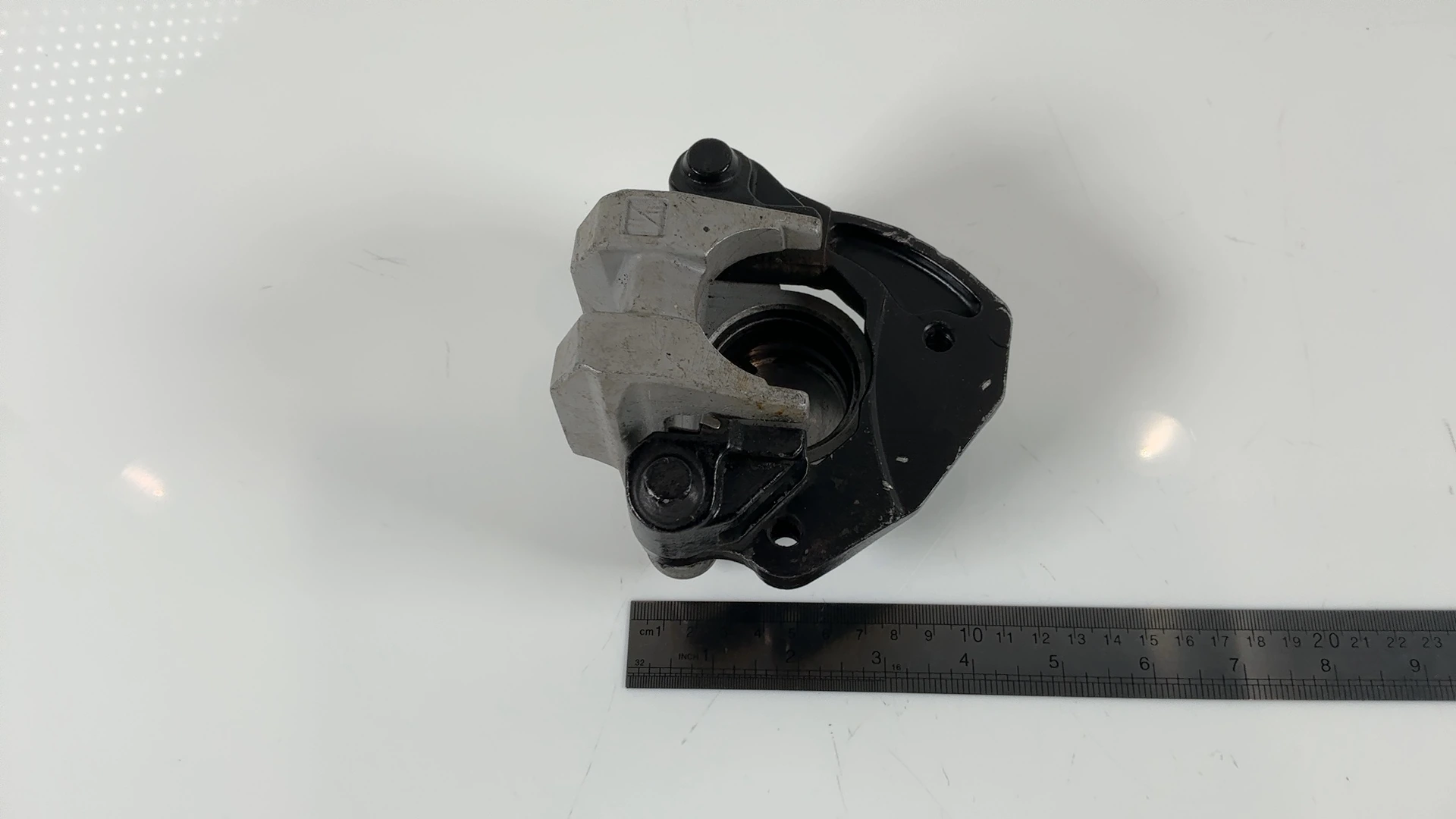 Kawasaki KZ1000P 1000cc Front Right Brake Caliper 1991-1992 OEM 43041-1046 - Image 2