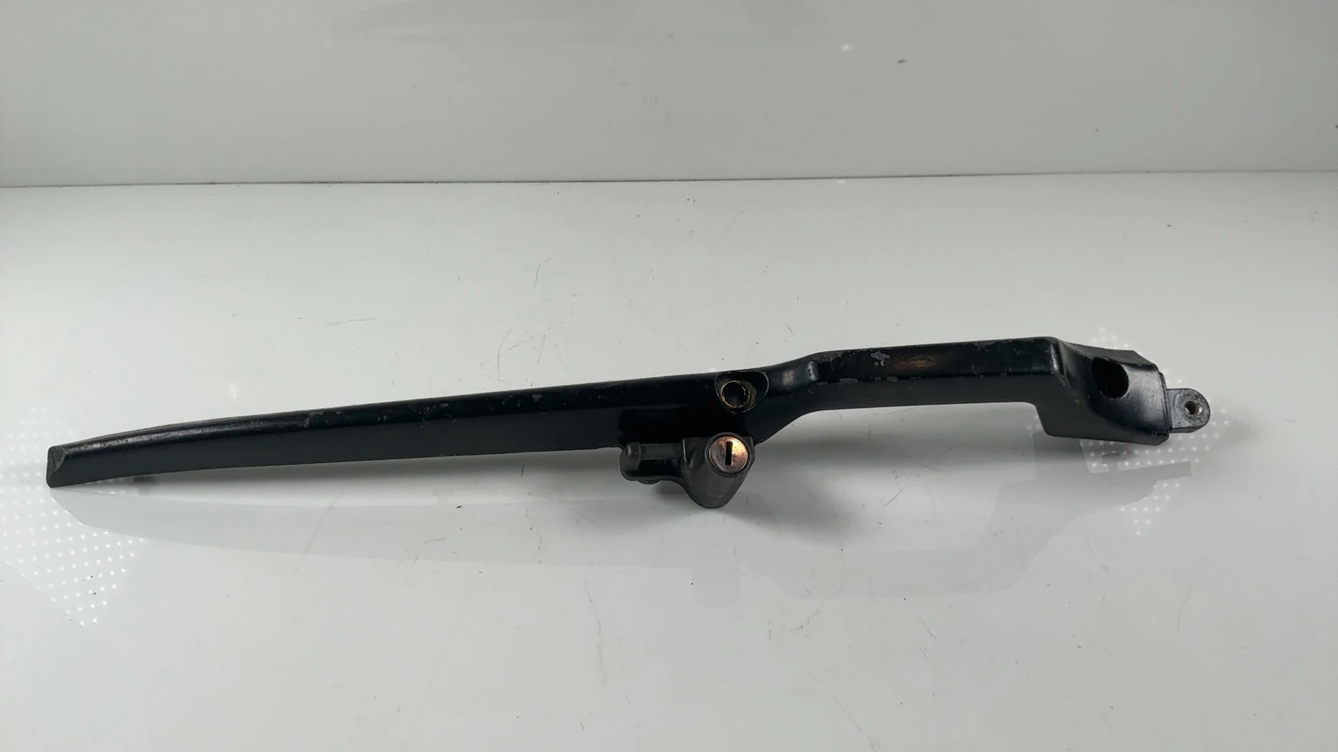 Kawasaki GPZ550 ZX550A 550cc Right Passenger Grab Handle 1984-86 OEM 32109-1043