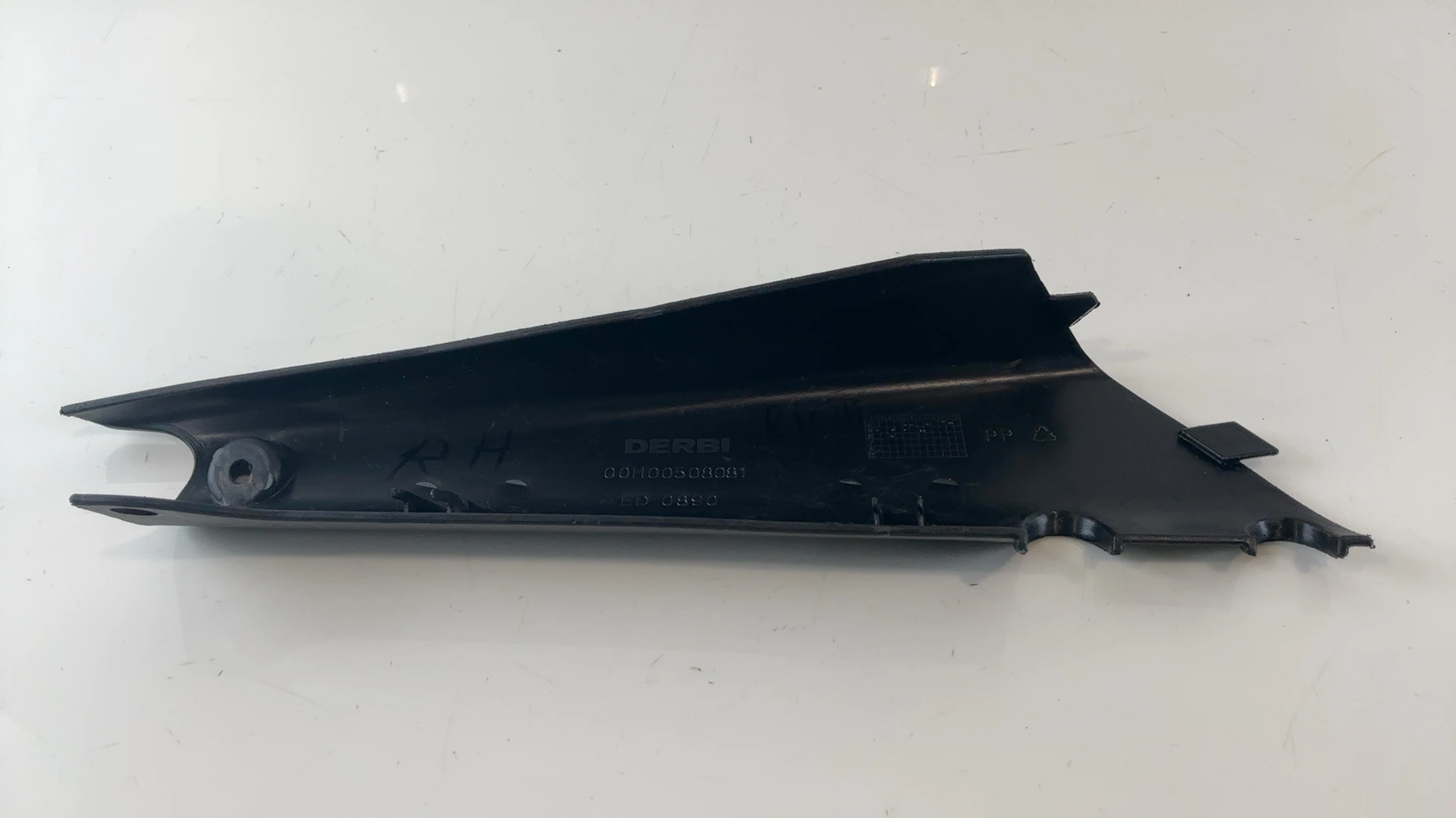 Derbi GPR 125 Racing 2T 125CC Right Seat Cover Fairing Panel 2004-09 00H00508081 - Image 6