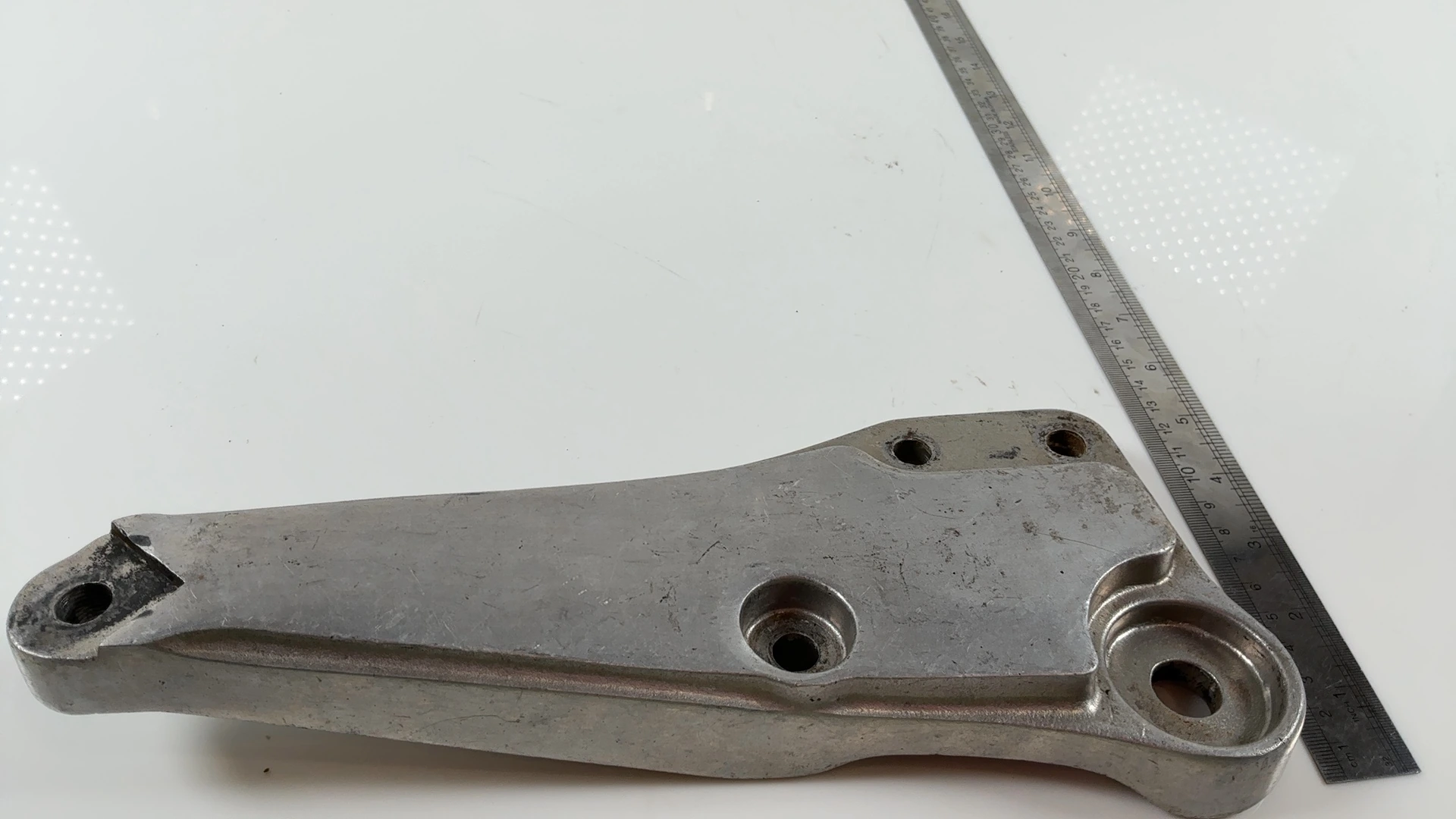 SUZUKI GSX750E GSX750 750CC LEFT FOOTREST BRACKET 1980 1981 OEM 43820-45400 - Image 3