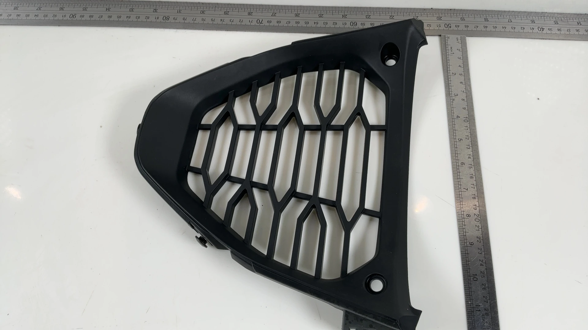 Aprilia RSV4 Factory 1100 Lower Chin Fairing Grill Pillar 2021-2026 OEM 2B008016 - Image 3
