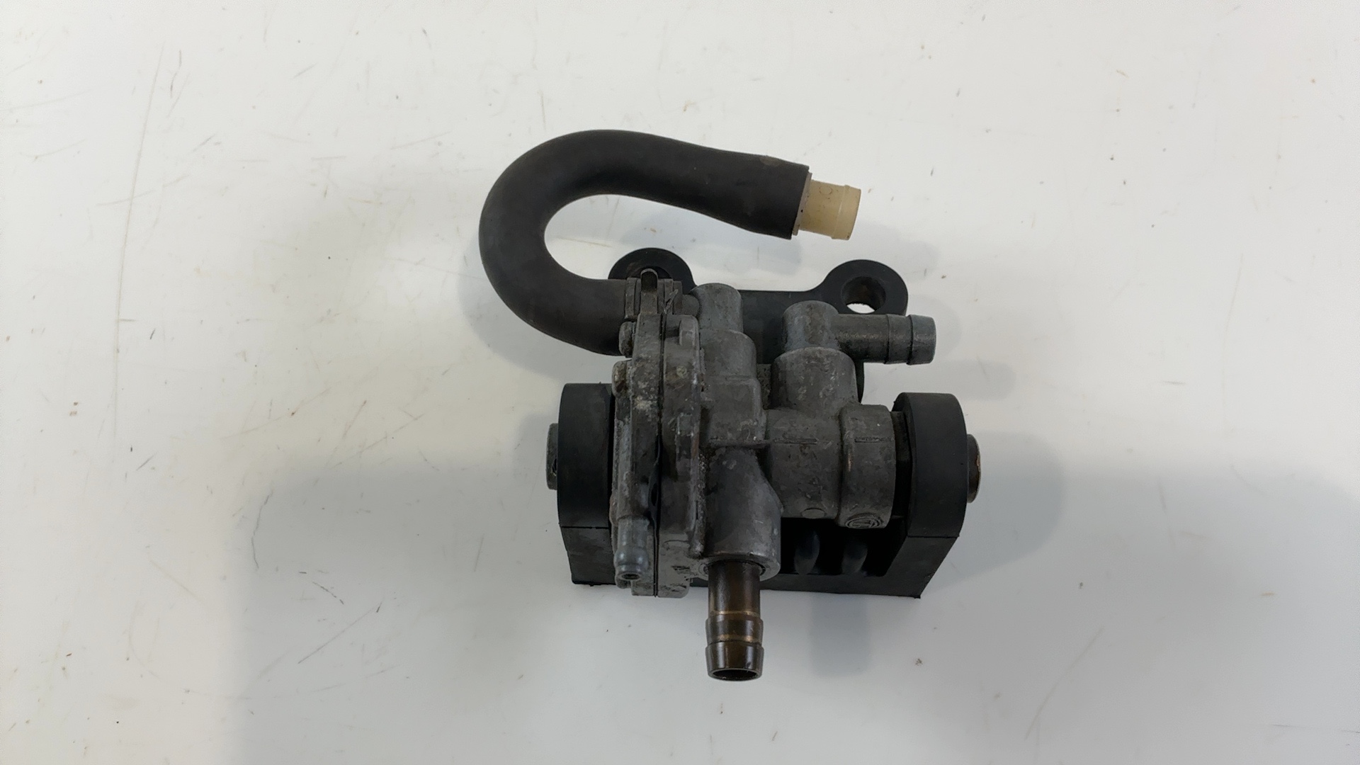 Kawasaki ZXR750 Vacuum Valve Fuel Tap Petcock 750cc 1993-1995 OEM 43056-1054 - Image 3
