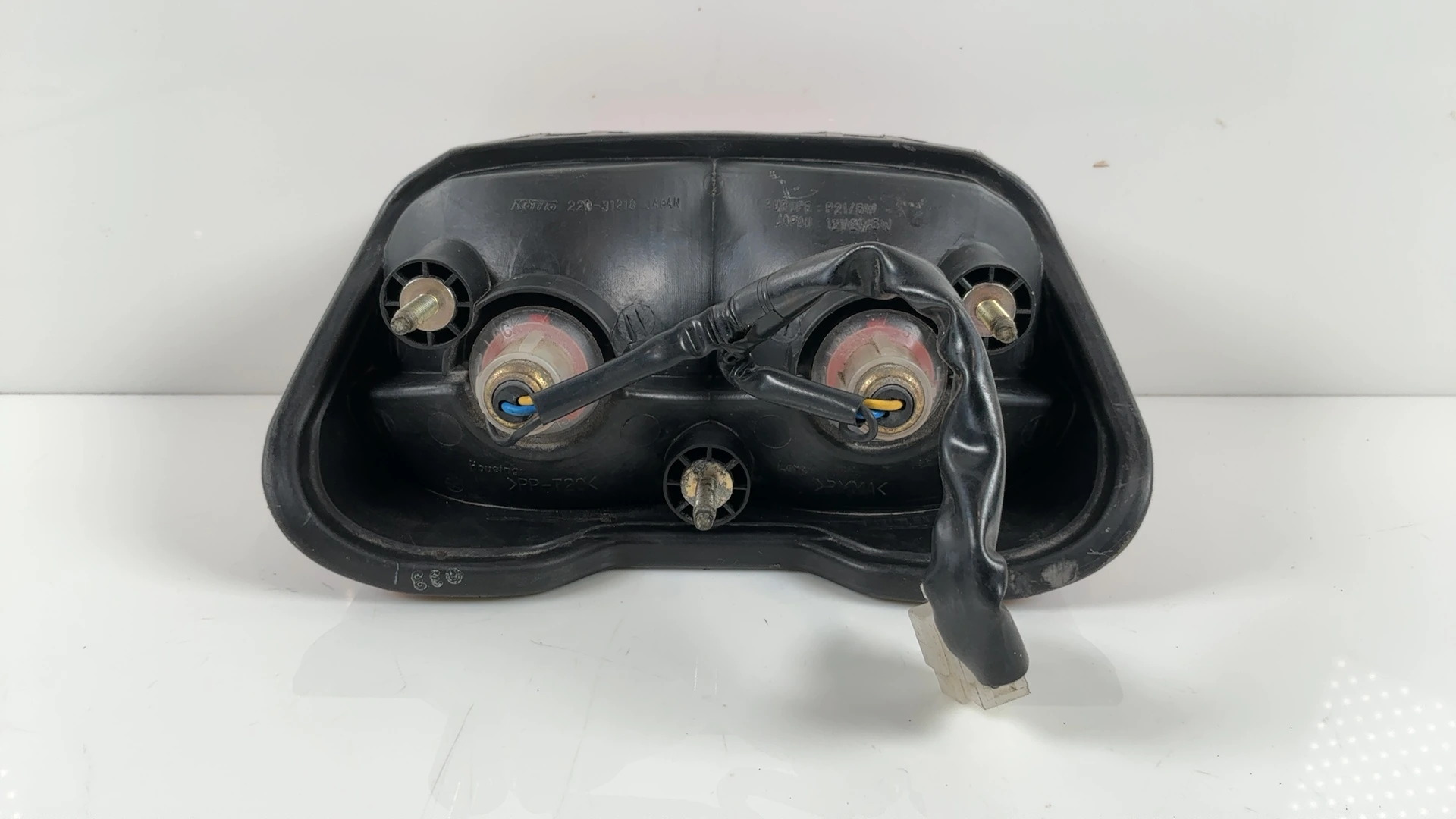 YAMAHA XJR1300 RP01 1300CC Rear Brake Light 1999-2001 OEM 5EA-84710-10 - Image 2