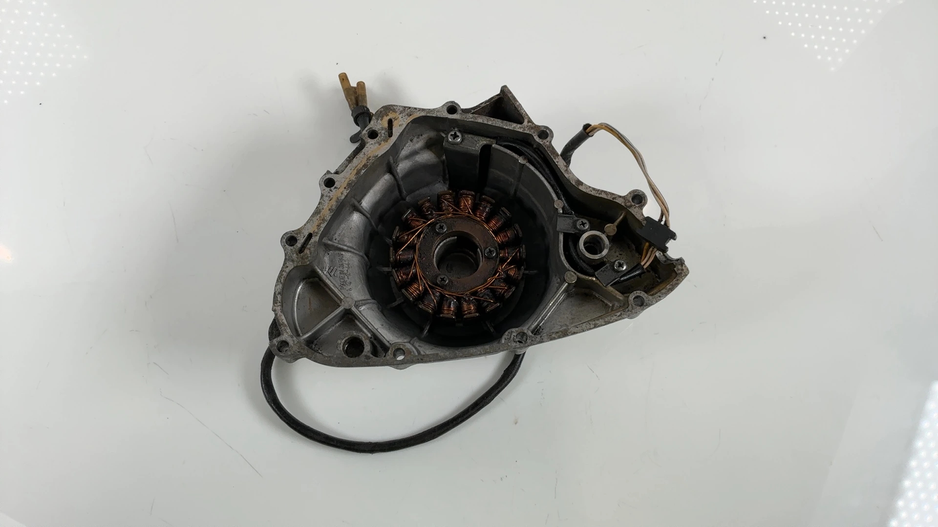 Suzuki GS300L GS300 300 Stator Generator Cover 1982-1985 OEM 11483-11400 - Image 4