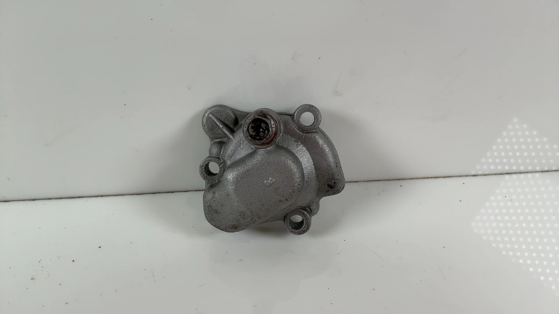 Yamaha DT125LC DT125 125cc Water Pump Cover 1985-1987 OEM 10V-12422-00 - Image 1