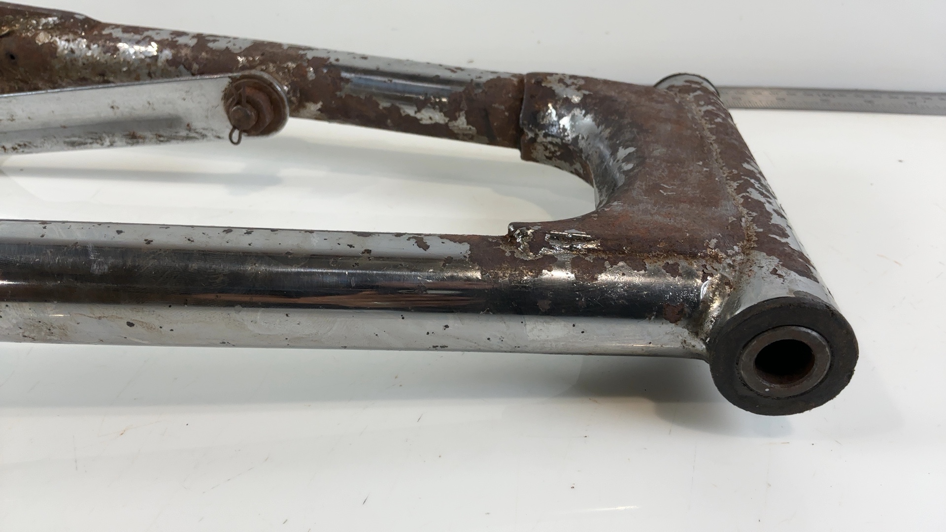 Suzuki GT250 GT 250 250cc Swingarm 1973 1974 OEM 61100-18816-019 - Image 6
