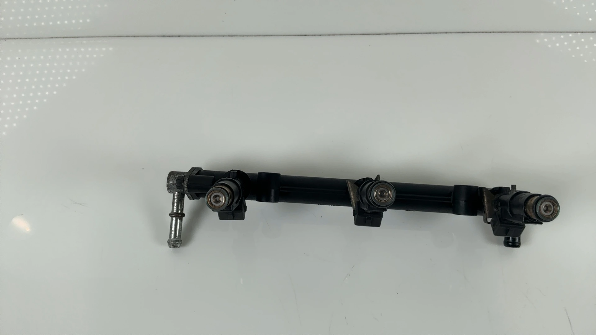 Triumph Sprint ST 955 955i Fuel Rail Injectors 2002 2003 2004 OEM T1240810 - Image 2