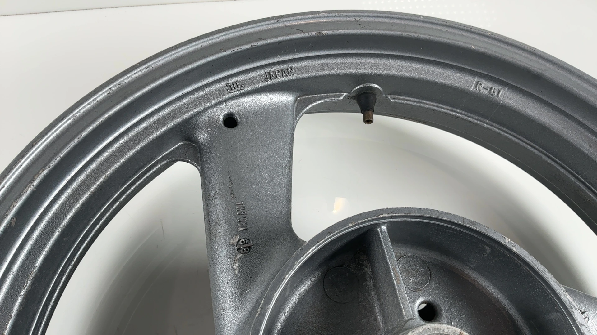 Yamaha XJ600 Diversion 4BR 600 Rear Wheel Rim 1992-1997 OEM 3HE-25338-00-WN R-61 - Image 9