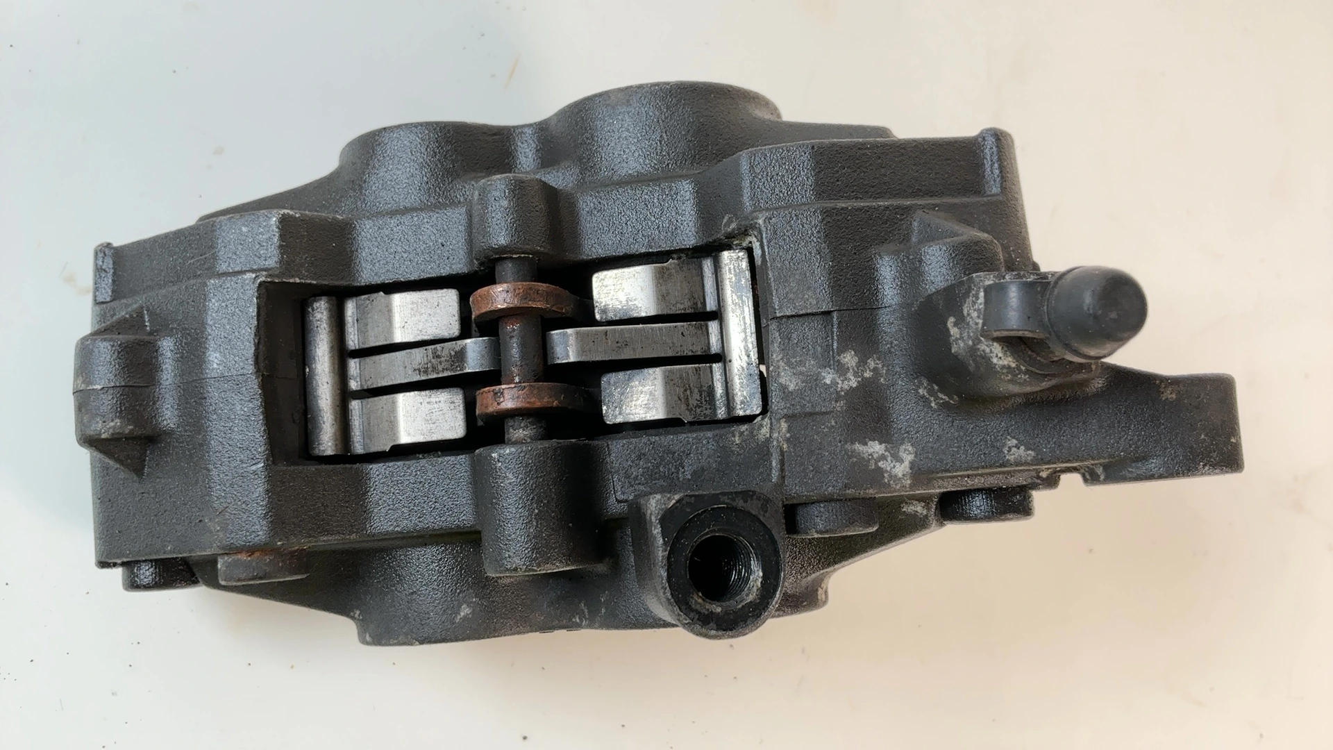Triumph Sprint ST 1050 1050cc Front Right Brake Caliper 2005-2010 OEM T2020532 - Image 4