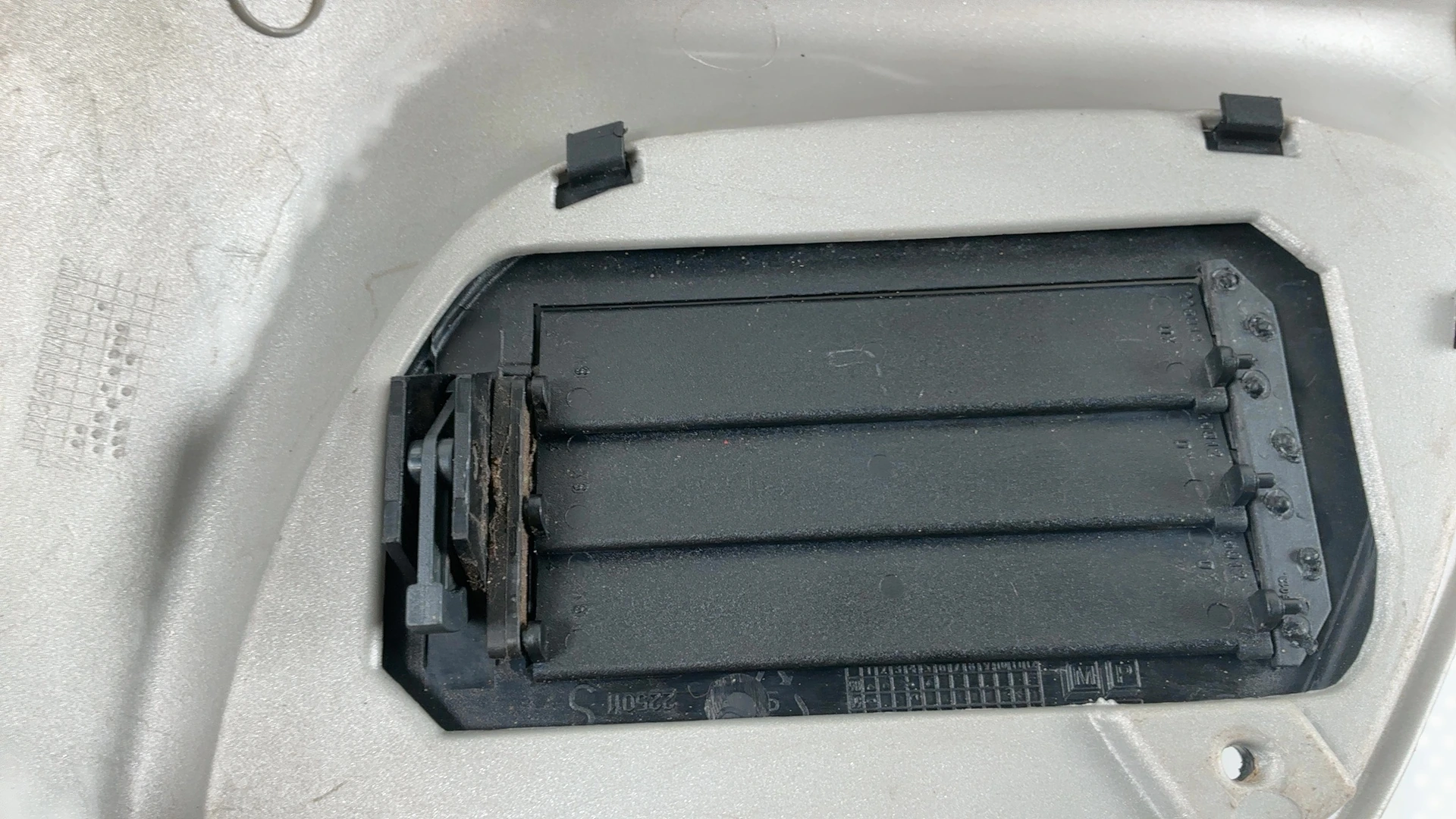 Gilera Runner 50 1st Gen 50cc Left Radiator Hot Air Vent 1996-04 OEM 29889200NC - Image 8