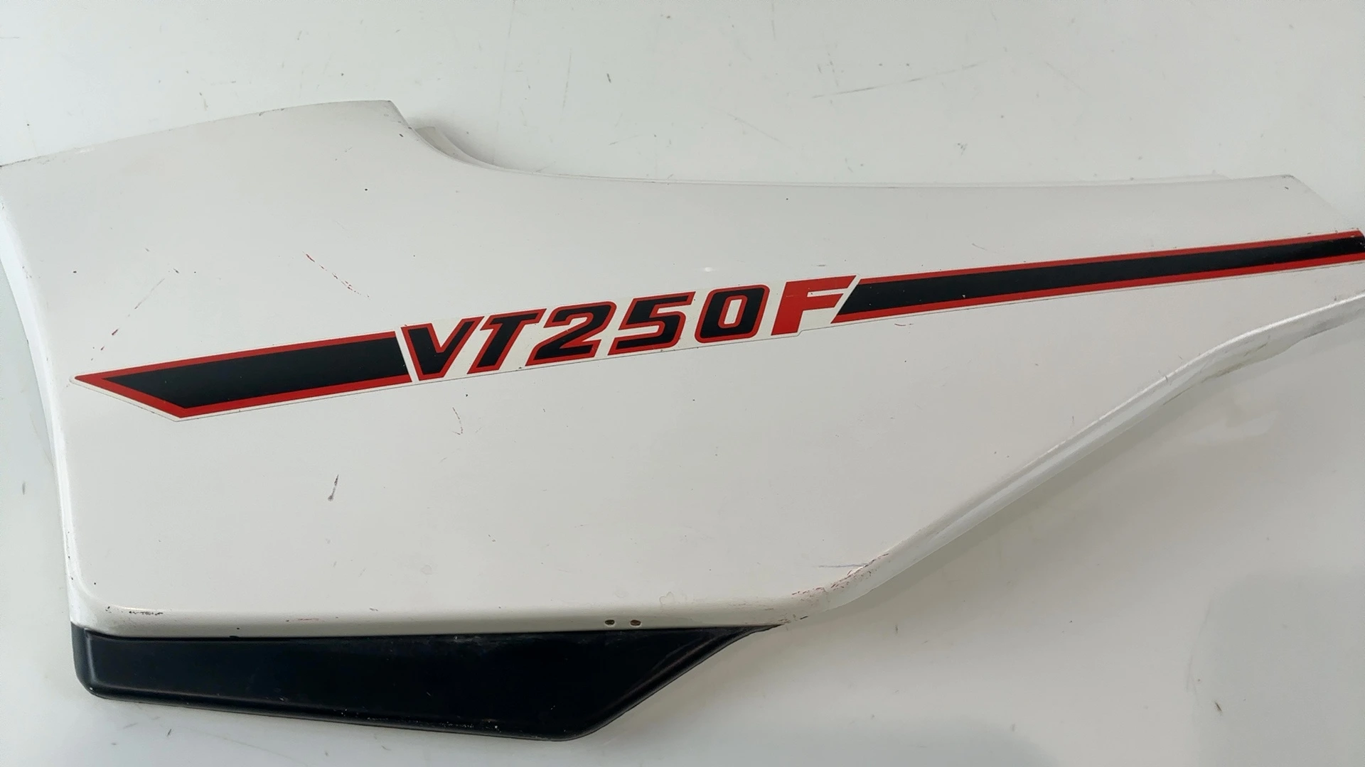 Honda VT250F MC08 250 CC Left Side Fairing Panel 1982 1983 OEM 83700-KE8A-0100 - Image 6