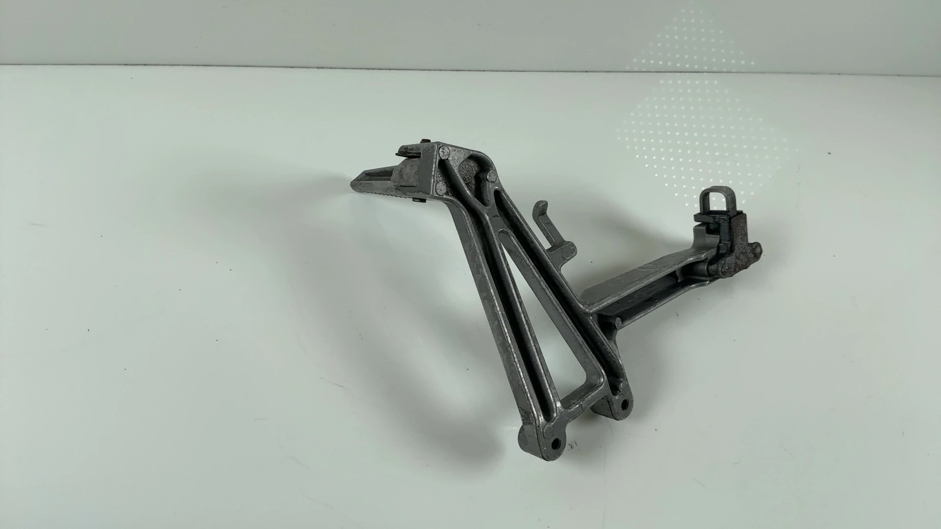 Honda CBR600F3 PC31 600cc Left Passenger Footrest Bracket 1995-98 50760-MV9-930 - Image 4