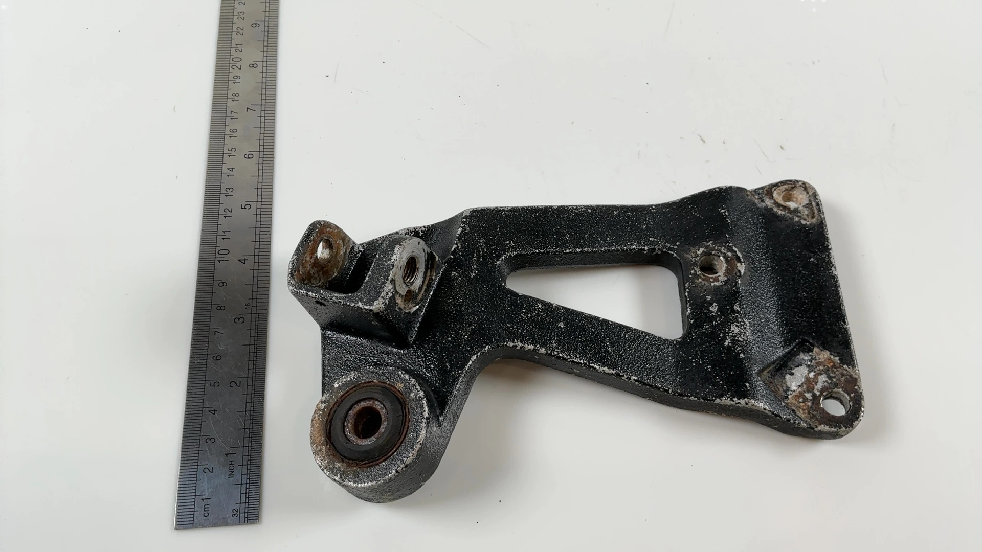 Suzuki GSXR 750 GSX-R750 750CC Rear Right Footrest Hanger 1988-1989 43600-17C11 - Image 4