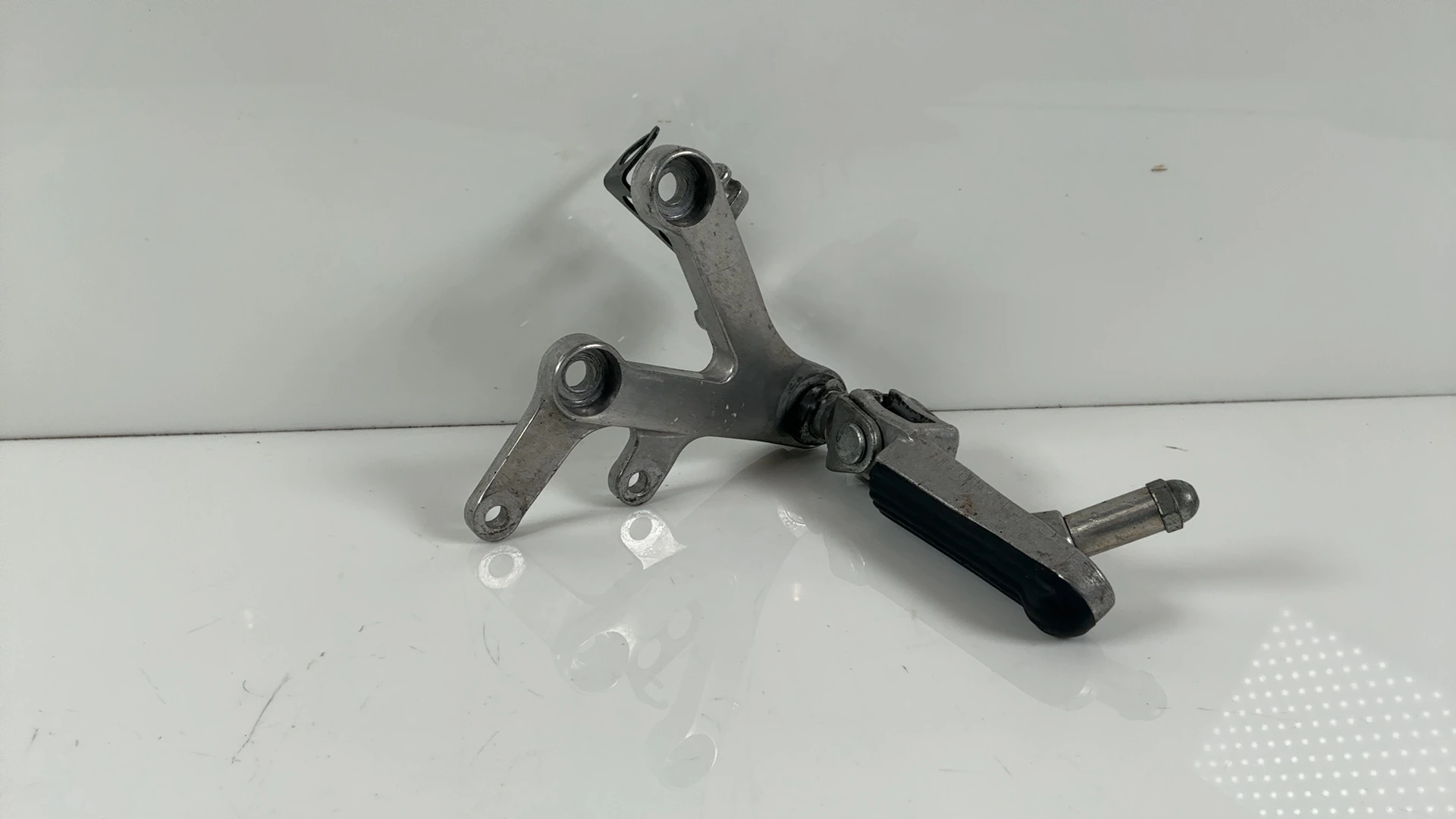 Honda CBR900RR SC44 929cc Front Left Footrest Bracket 2000-01 OEM 50700-MCJ-000