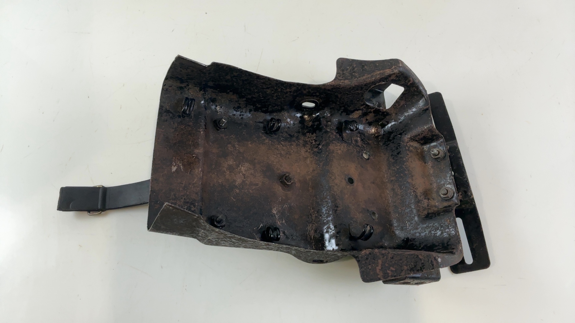 Suzuki GSX750E GS700E 750 700 Rear Inner Fender Guard 1983-1986 OEM 63120-31300 - Image 2