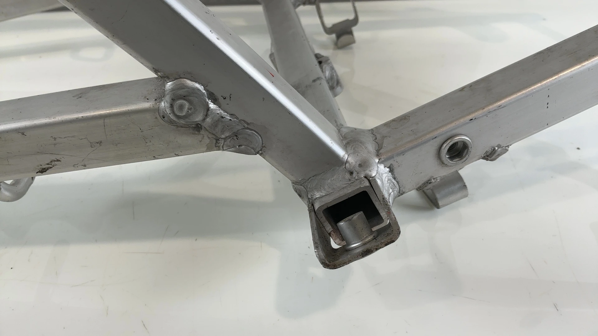 Suzuki GSXR 600 GSX-R750 K6 K7 Rear Subframe 2006 2007 OEM 41200-01H00 - Image 4