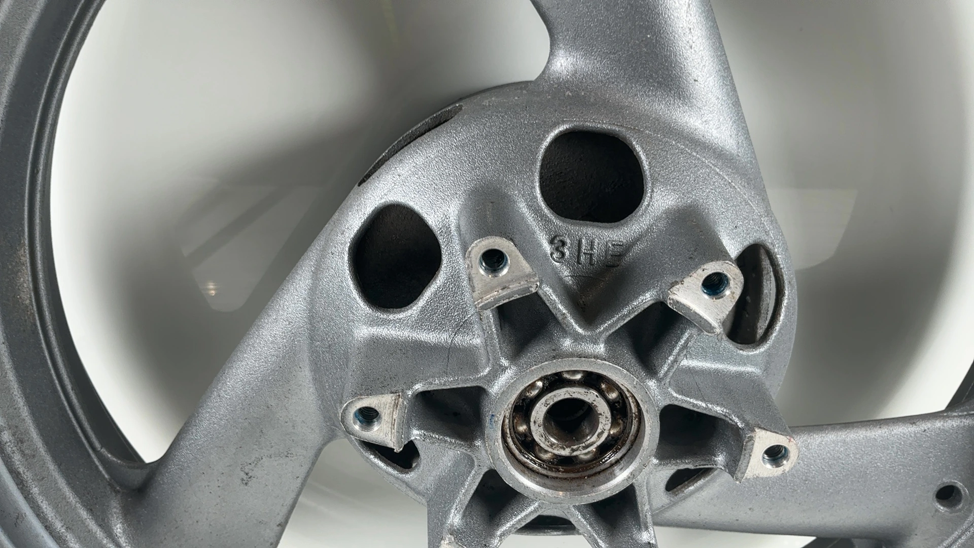 Yamaha XJ600 Diversion 4BR 600 Rear Wheel Rim 1992-1997 OEM 3HE-25338-00-WN R-61 - Image 3