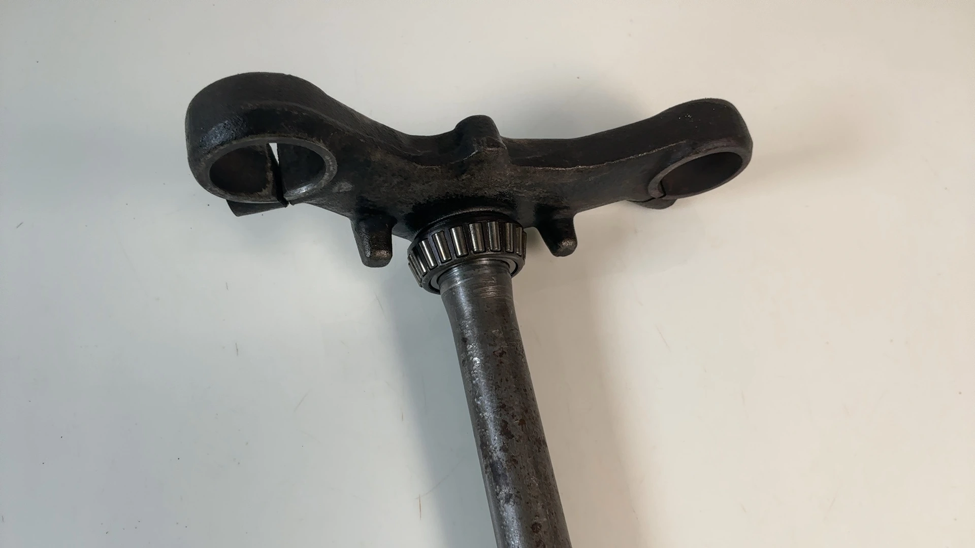 Suzuki GS450 GS450L 450cc Lower Triple Tree Stem 1980-1988 OEM 51400-44870 - Image 3
