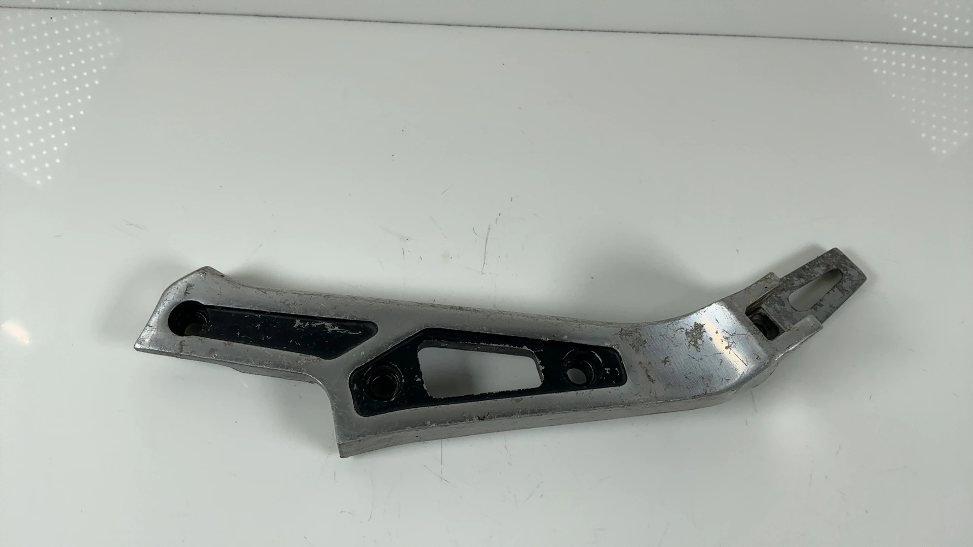 Suzuki GS700E GS700 Rear Left Muffler Footrest Bracket 1984 1985 OEM 43821-31300 - Image 2