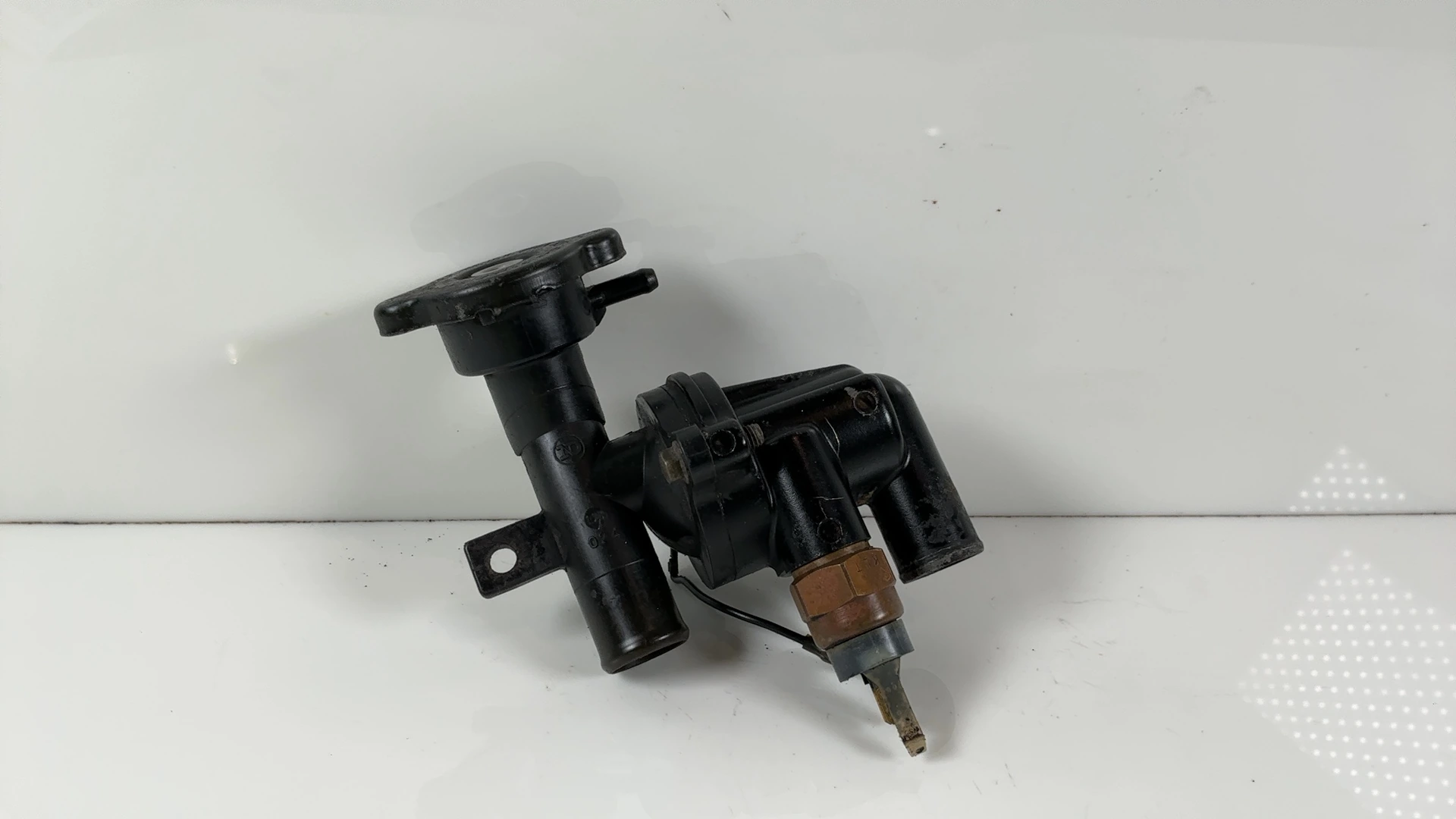 Yamaha Super Tenere XTZ750 3LD 750cc Thermostat Housing 1989-1990 OEM 3LD1241700 - Image 1