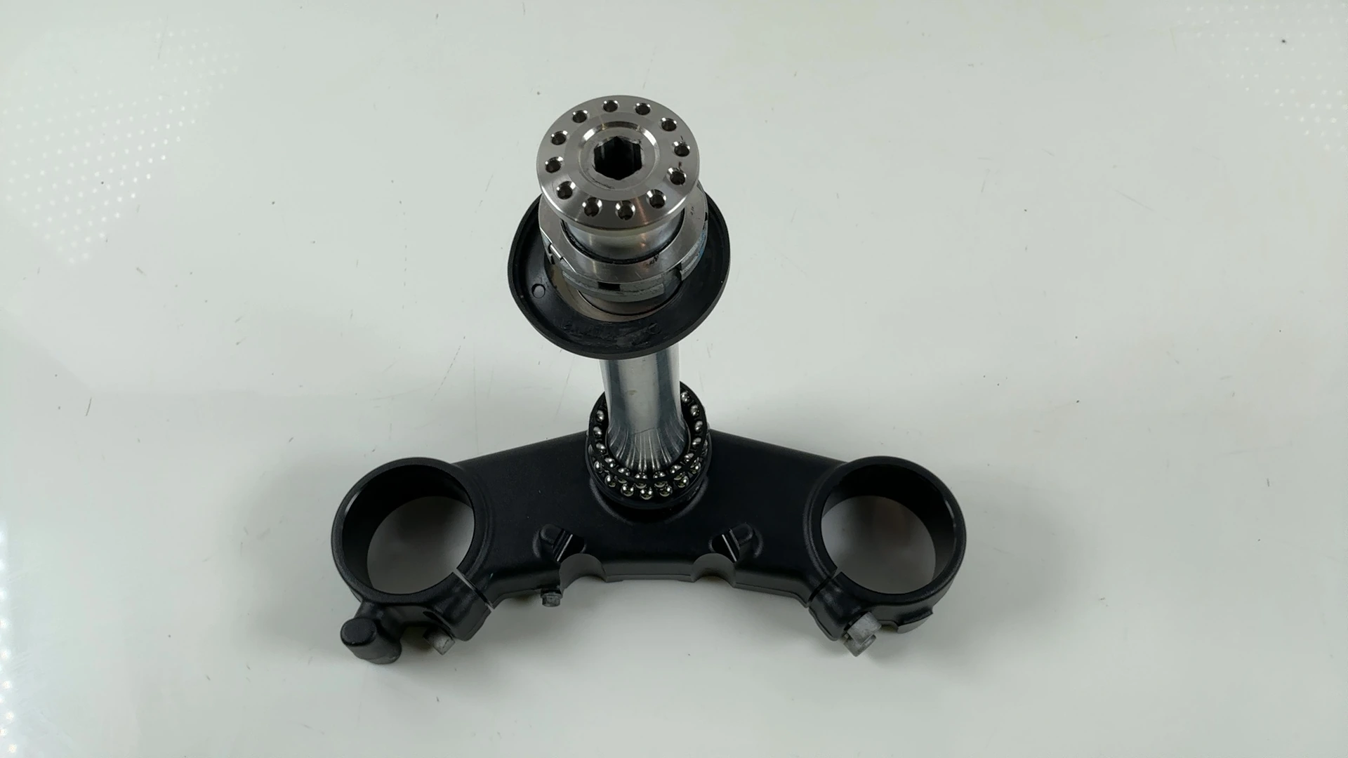 Aprilia RSV4 Factory 1100 Lower Fork Bridge Yoke 2025 2026 OEM 2B009773 - Image 3