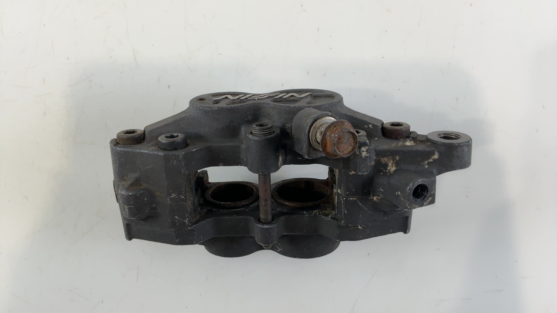 Suzuki GSXR 1100 GV73A 1100cc Front Left Brake Caliper 1990-1992 OEM 59300-40C01 - Image 4