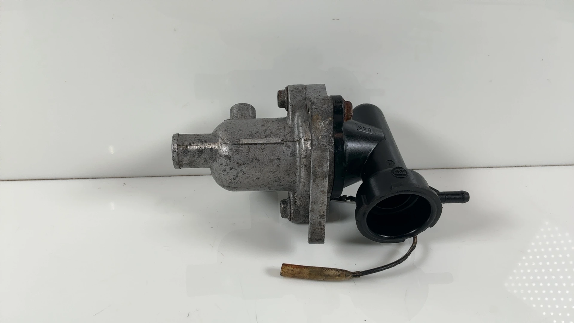 Suzuki RF600R GN76A 600cc Thermostat Housing 1993-1996 OEM 17662-21E00 - Image 2