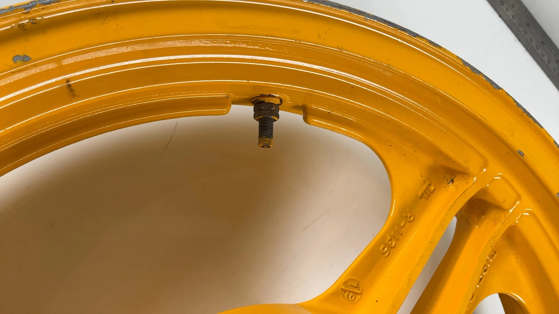 Kawasaki GPz750 ZX750A 750cc Rear Wheel Rim 1983-1985 OEM 41073-1216-J9 R-1135 - Image 10
