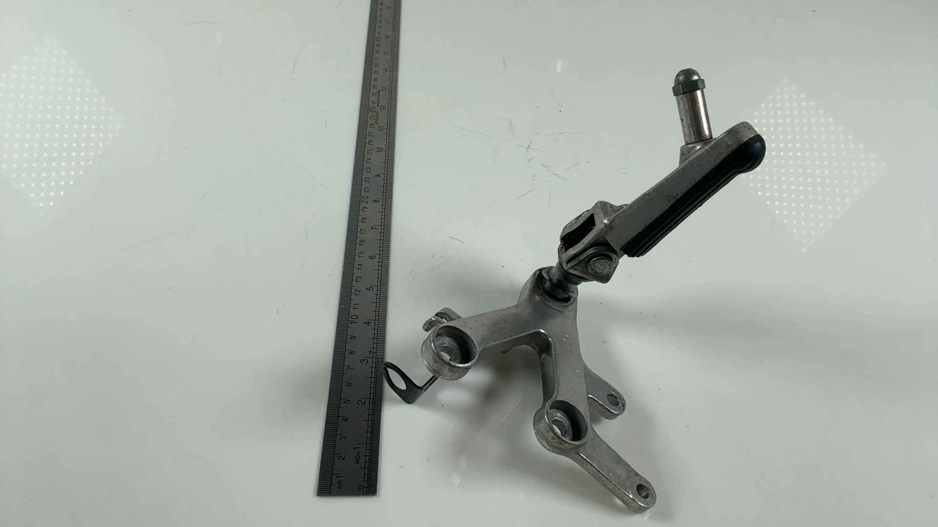 Honda CBR900RR SC44 929cc Front Left Footrest Bracket 2000-01 OEM 50700-MCJ-000 - Image 4