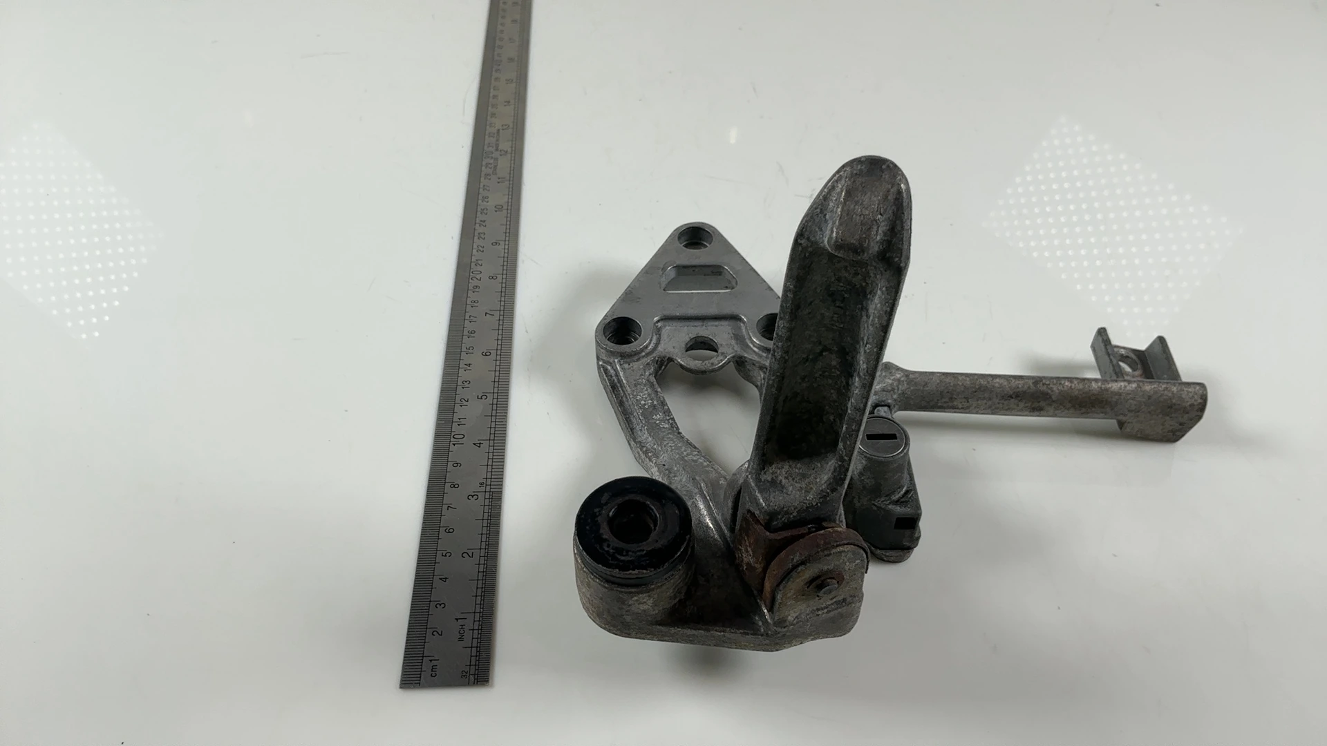 Kawasaki GPX750R ZX750F 750cc Rear Left Footrest Bracket 1987-89 OEM 35011-1312 - Image 4