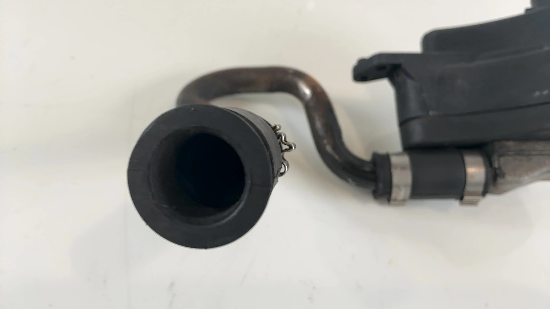 Vespa Primavera 50 2T Secondary Air Box Filter Valve 2013-17 OEM 8318595 Piaggio - Image 4
