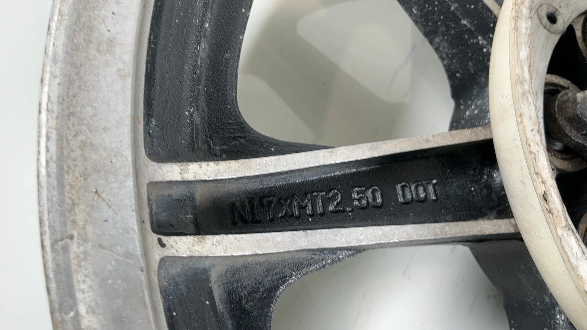 Yamaha XS1100 Standard 1100cc Rear Wheel Rim 1978-1981 OEM 2H8-W2533-00 - Image 8