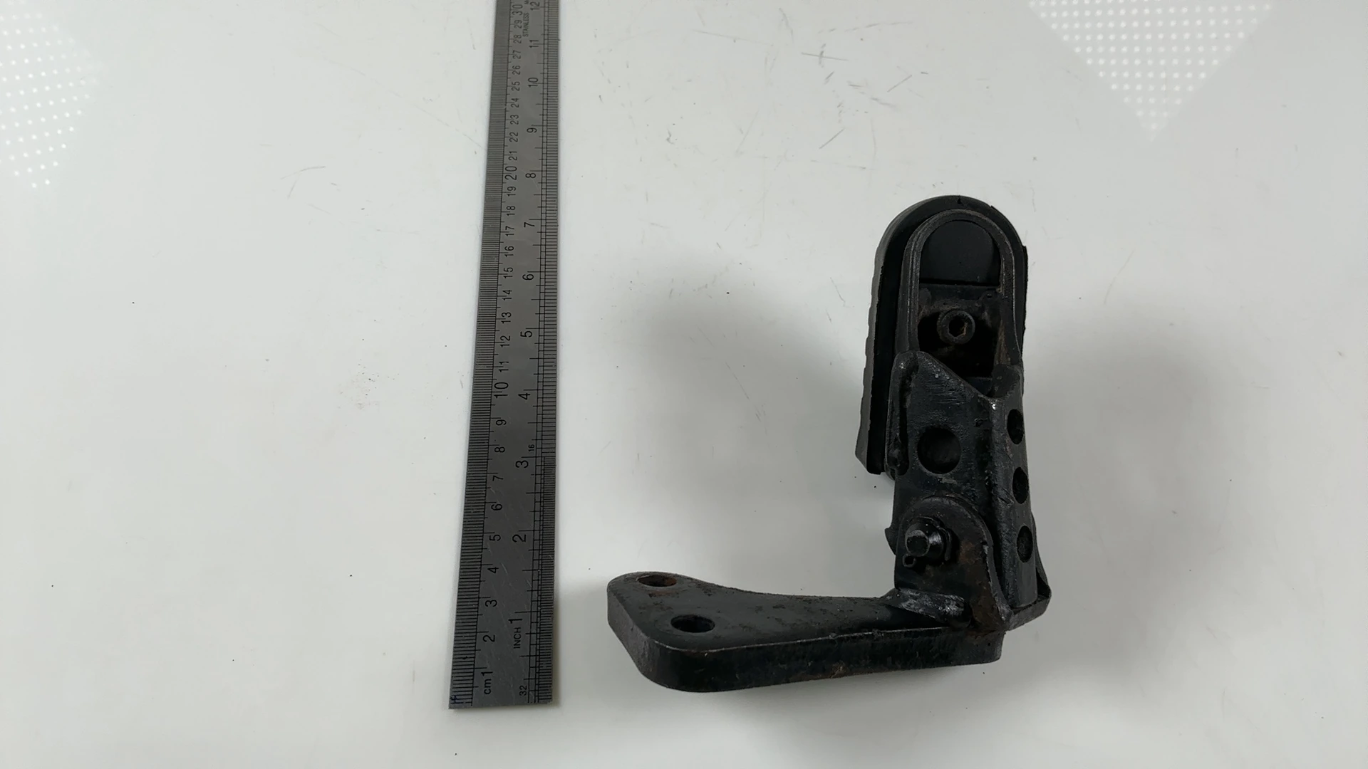 Yamaha XTZ660 Ténéré 3YF 660cc Front Right Footrest Bracket 1991-99 3LD-27421-10 - Image 4