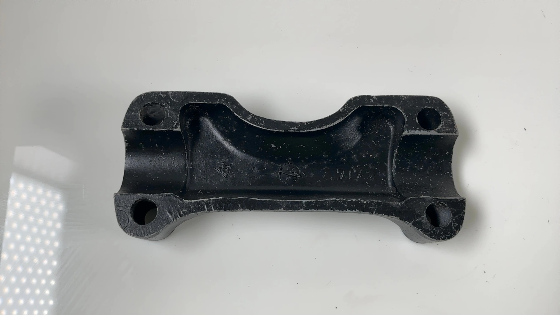 Suzuki GSX1100 E GS1100 1100cc Handlebar Top Riser Clamp 1980-81 56211-49200-291 - Image 2