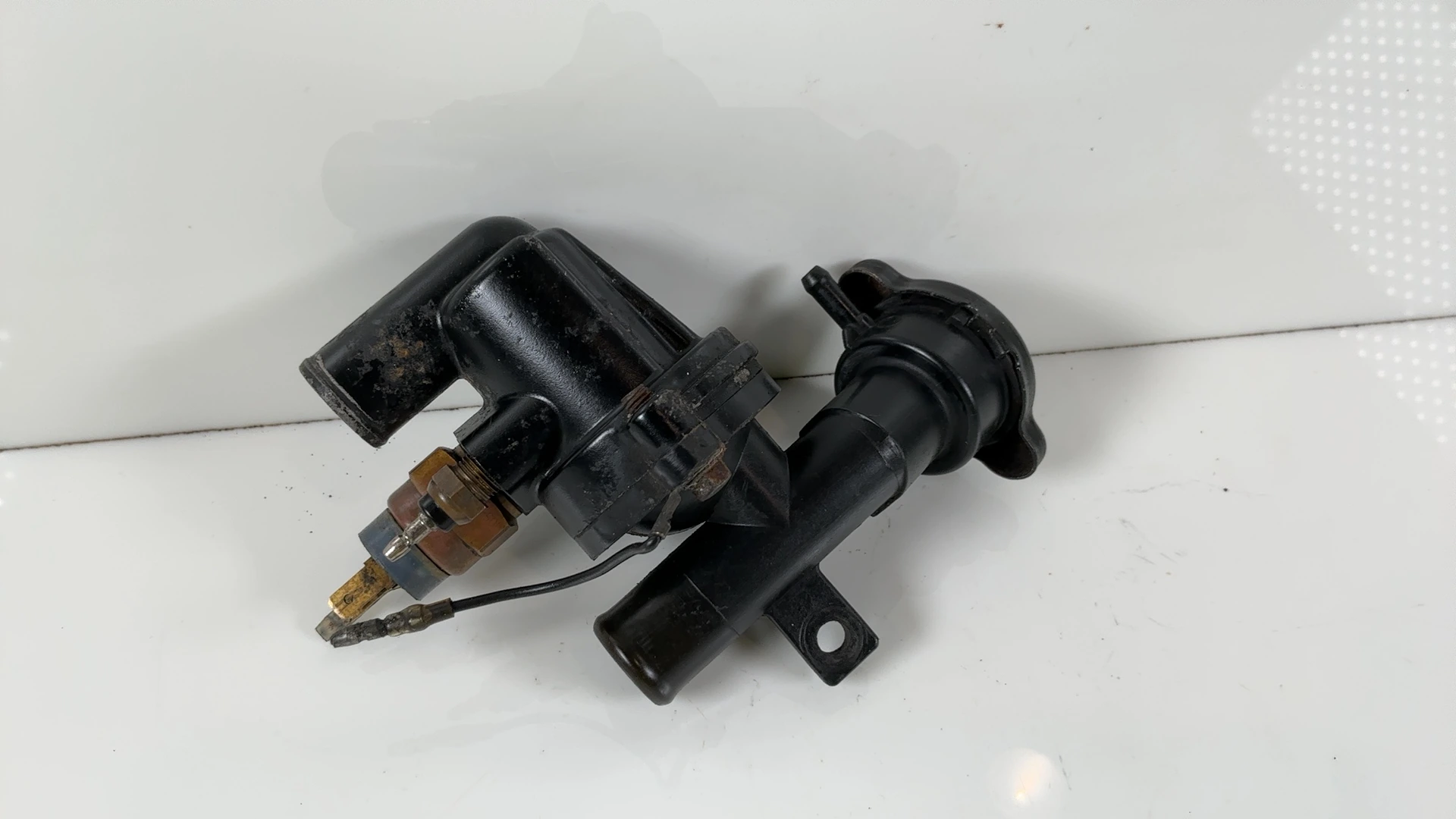 Yamaha Super Tenere XTZ750 3LD 750cc Thermostat Housing 1989-1990 OEM 3LD1241700 - Image 2