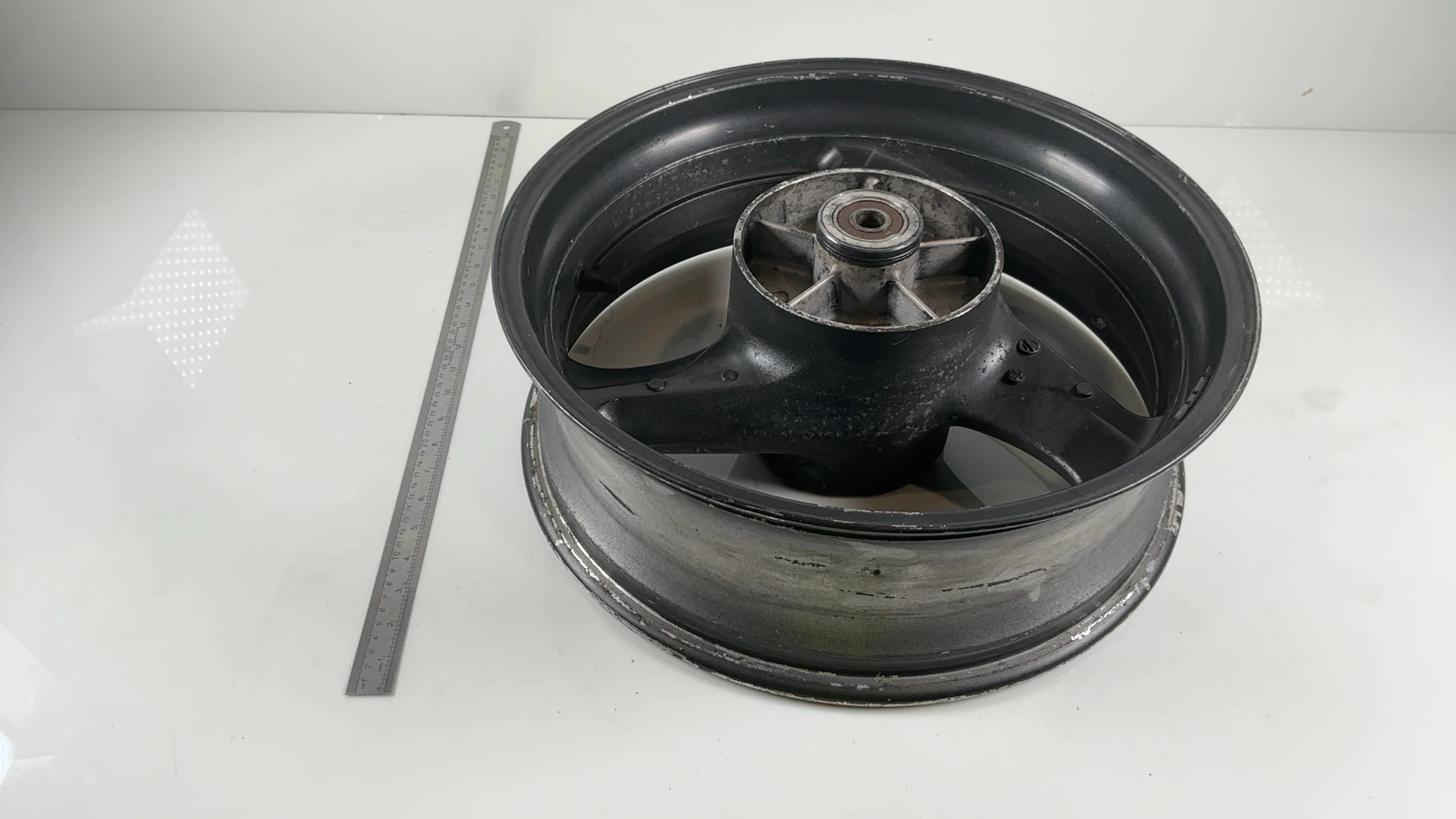Honda Hornet 600 CB600S PC34 600cc Rear Wheel Rim 1998-2002 OEM 42650-MBZ-D00ZA - Image 4