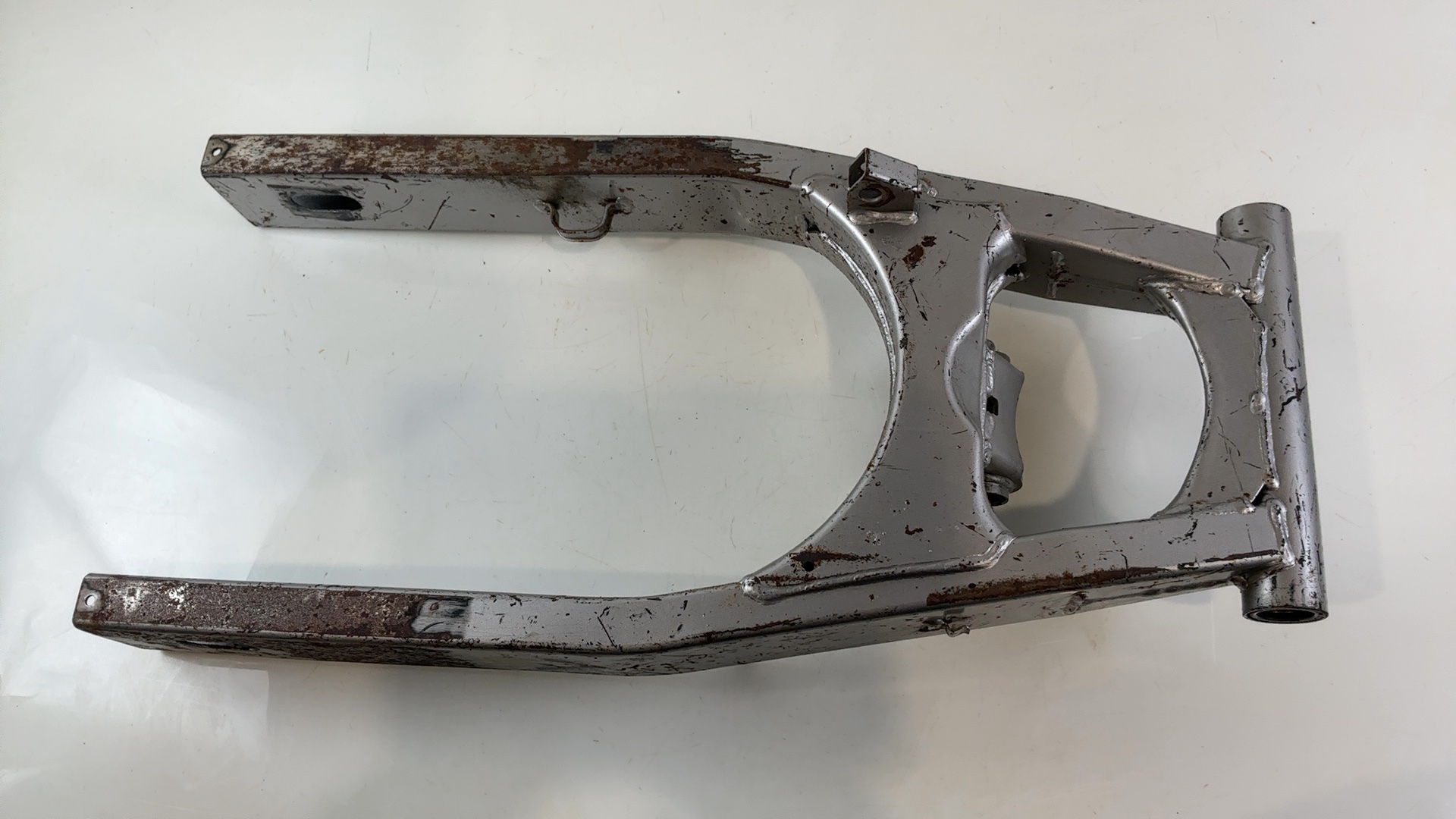 Suzuki Bandit GSF600 600cc Rear Swingarm 2000-2004 OEM 61000-26E20-0FP - Image 6