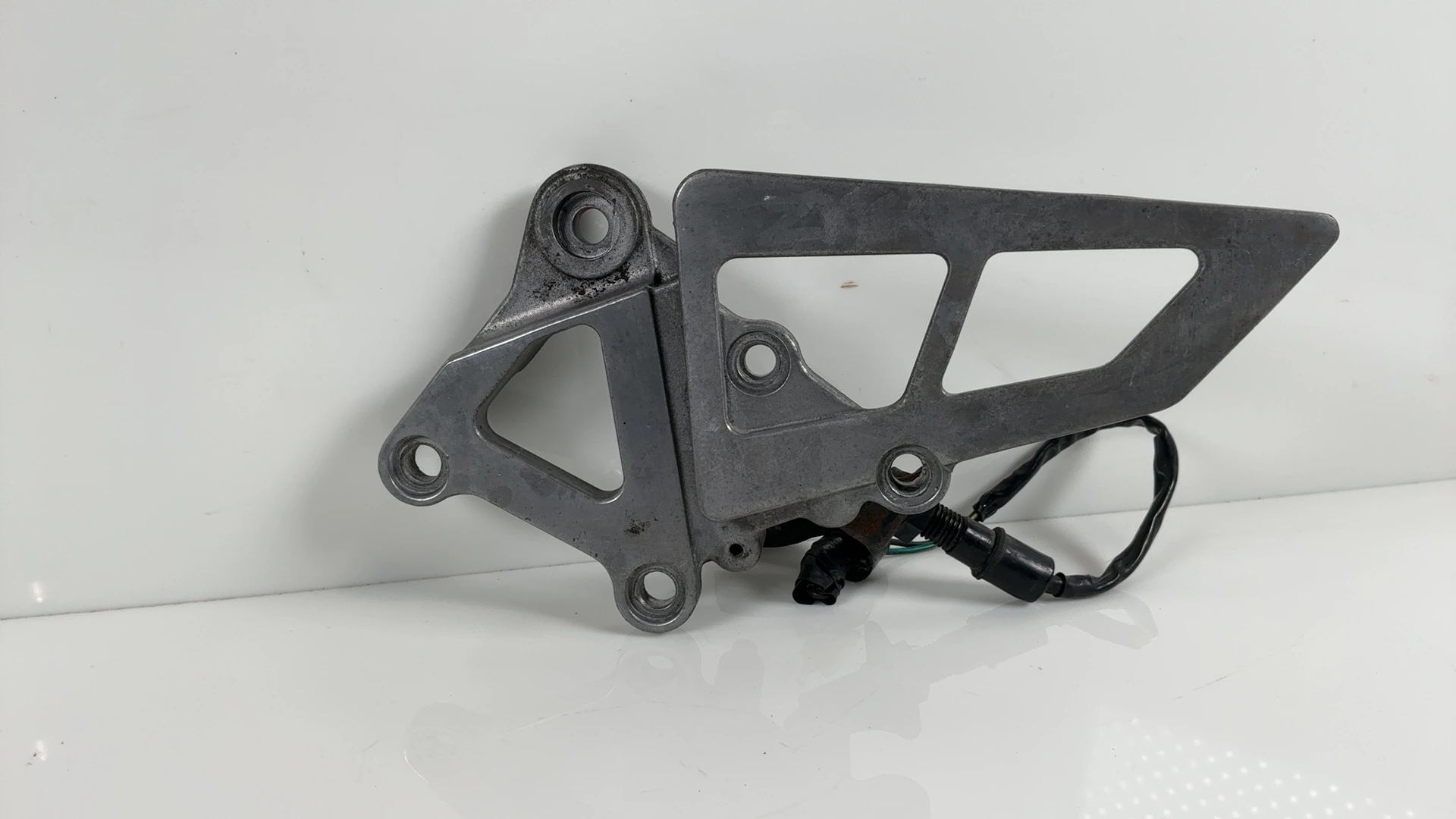 Kawasaki Ninja ZX-6R ZX600 600cc Front Right Footpeg Hanger 1995-1997 35011-1553 - Image 15