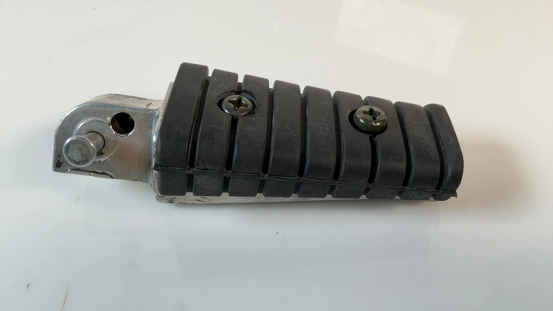 Yamaha V-Max VMX1200 1200 Rear Left Passenger Foot Peg 1986-2007 1UT-27430-01-00 - Image 3