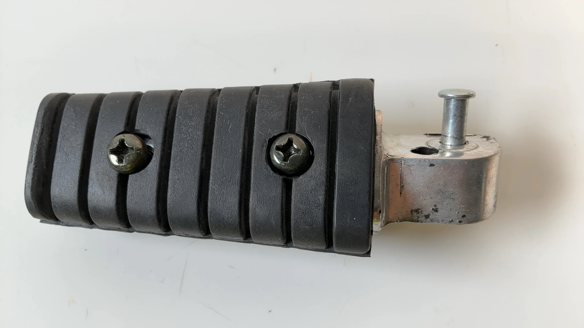 Yamaha V-Max VMX1200 1200 Rear Left Passenger Foot Peg 1986-2007 1UT-27430-01-00