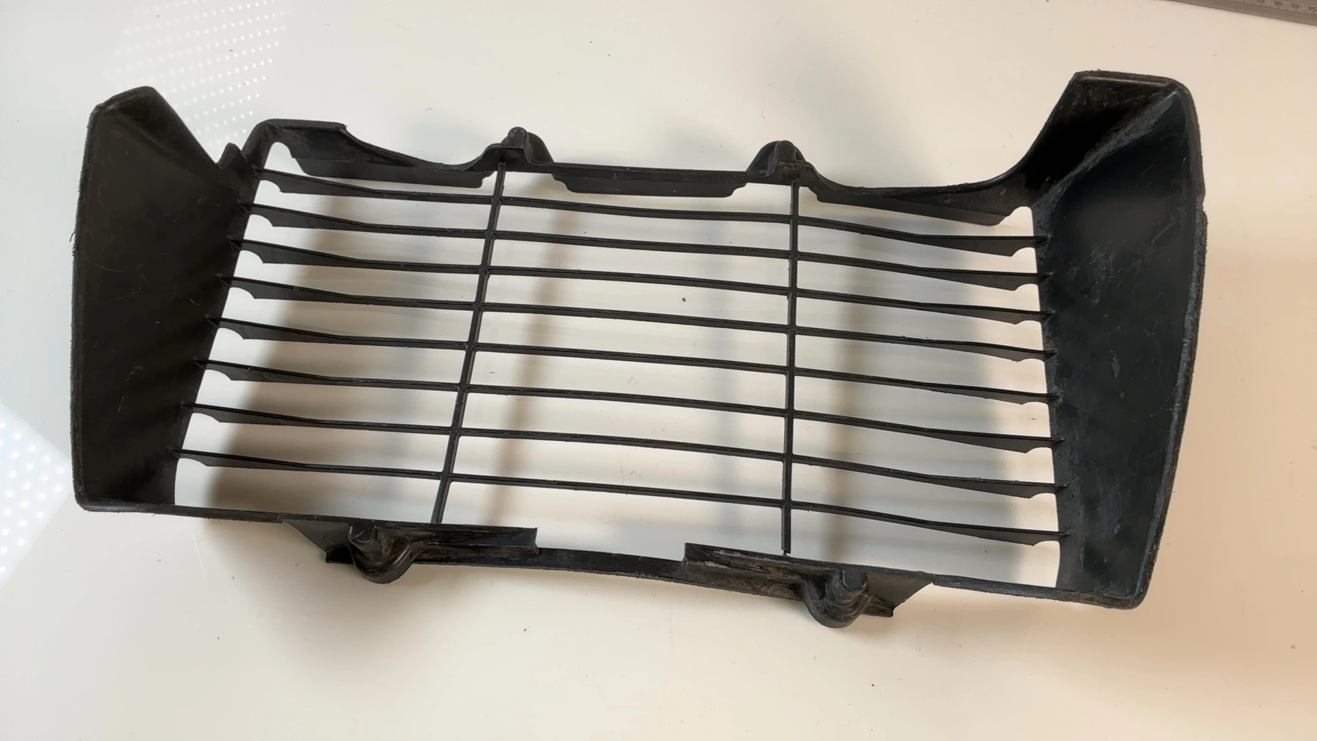 Yamaha FZR1000 Genesis 2GH 1000cc Radiator Grille Guard 1987-88 OEM 2GH-12467-00 - Image 2