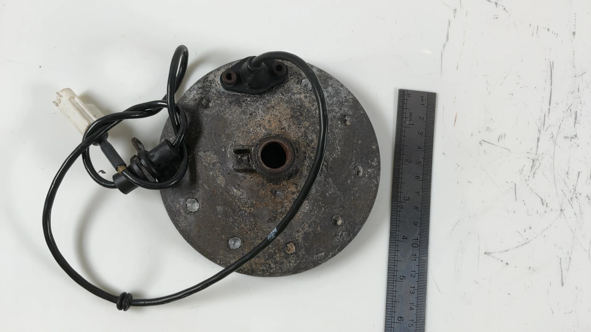 Peugeot Geopolis GEO125 125cc Speed Sensor Hub Cover Plate 2006-2012 OEM 760573 - Image 3