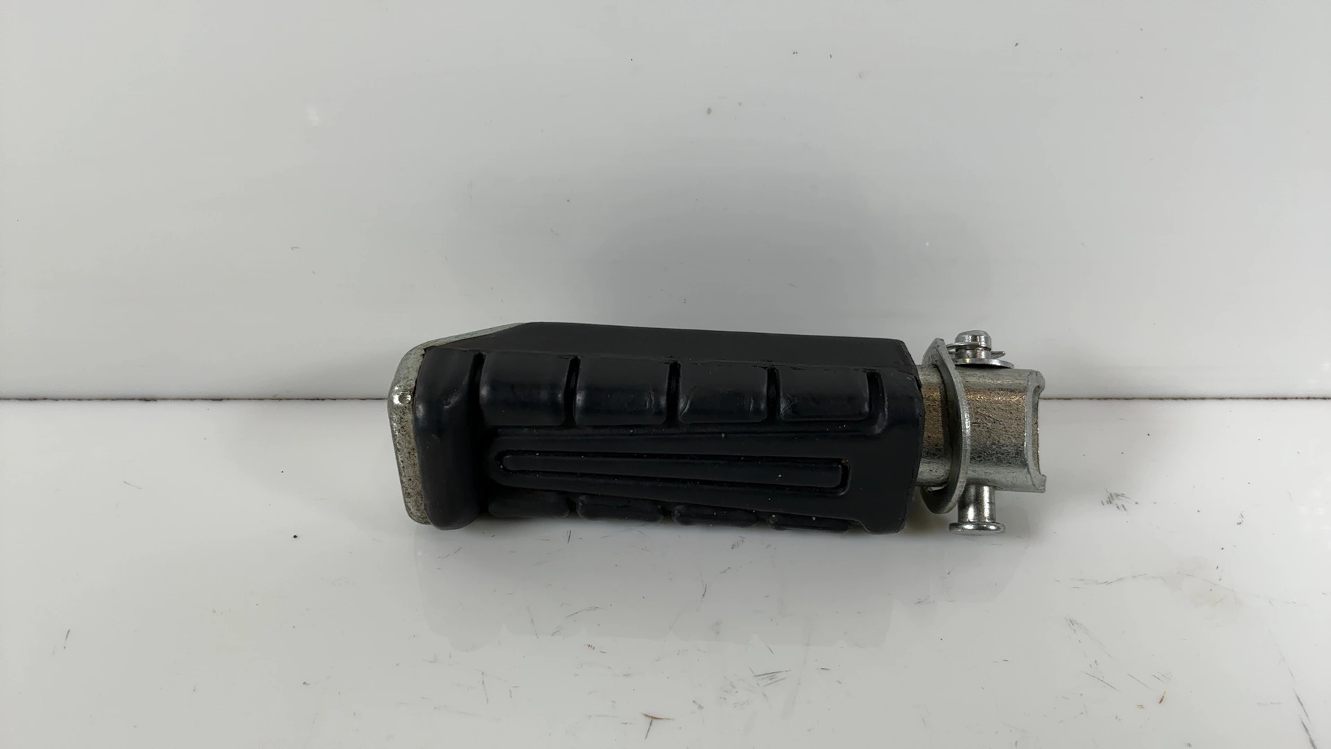Yamaha YS125 RE331 125cc Rear Right Foot Peg 2017-2019 OEM 5VL-F7440-01 - Image 1